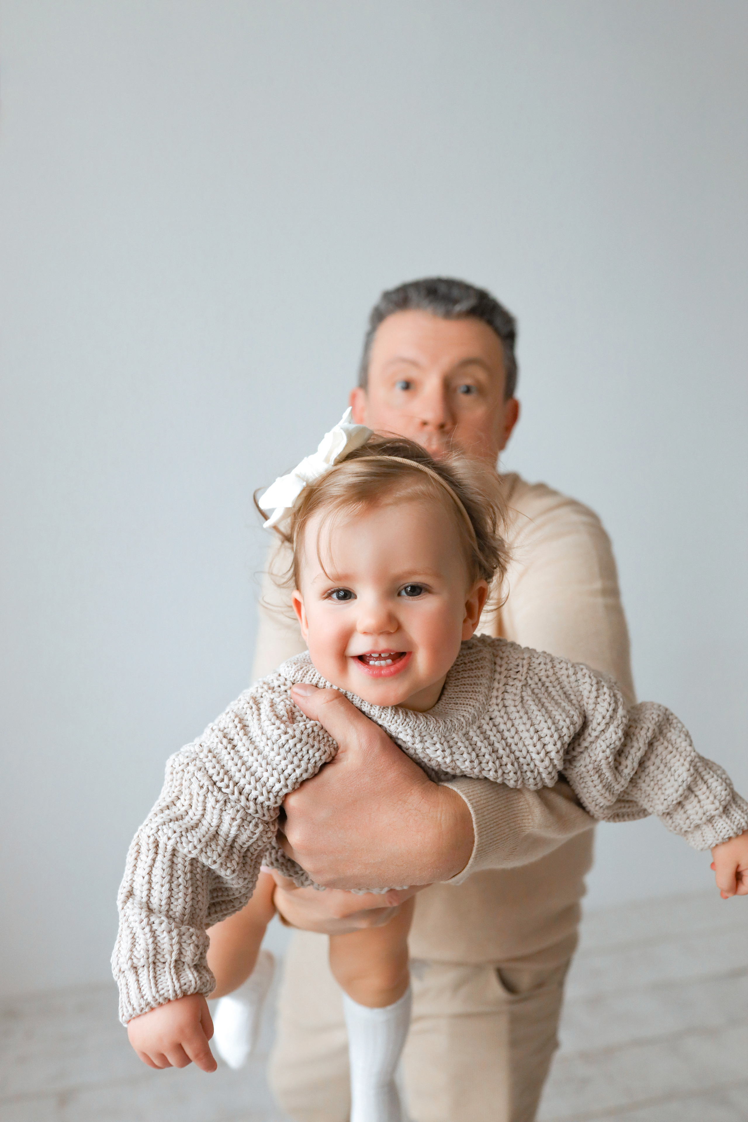 Фотосессия годовасия с крушением тортика