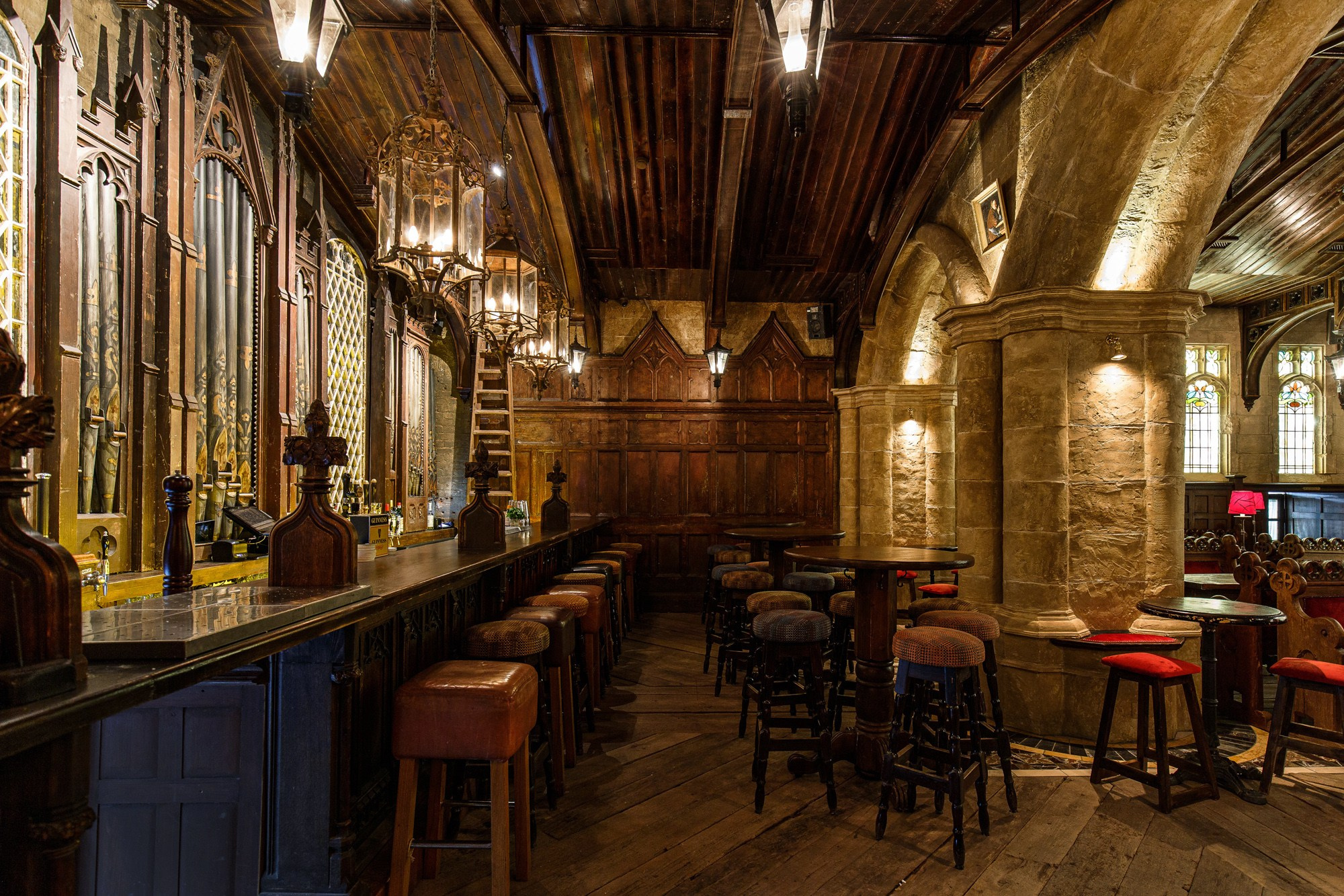 Black Swan. Photographer Ksenia Kolesnikova. Interior, Product, and Portrait Photography in Moscow