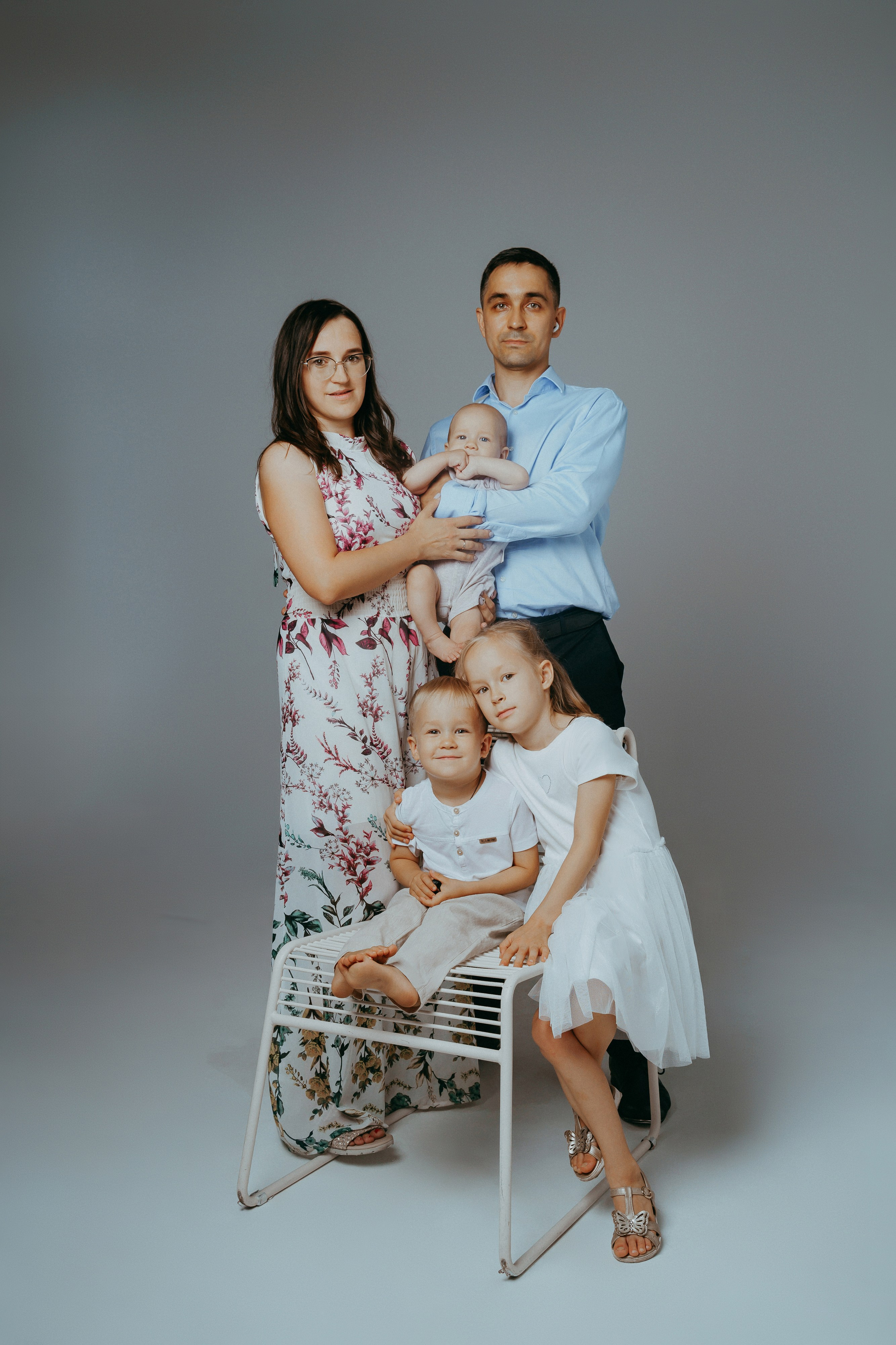 Семейная съёмка в студии. Фотограф Алексей Кутырёв