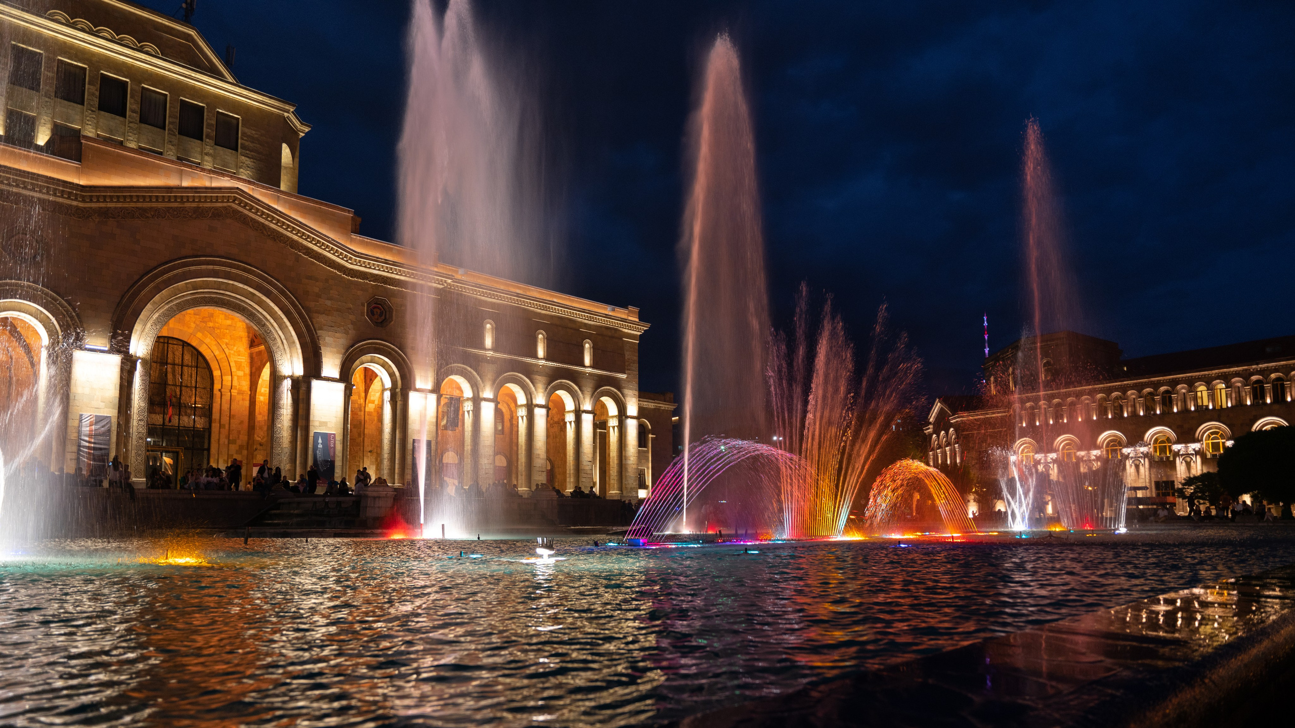 ЕРЕВАН. ПОБУДЬ ЗДЕСЬ И ЦЕЛЕЕ БУДЕТ ЭТОТ МИР