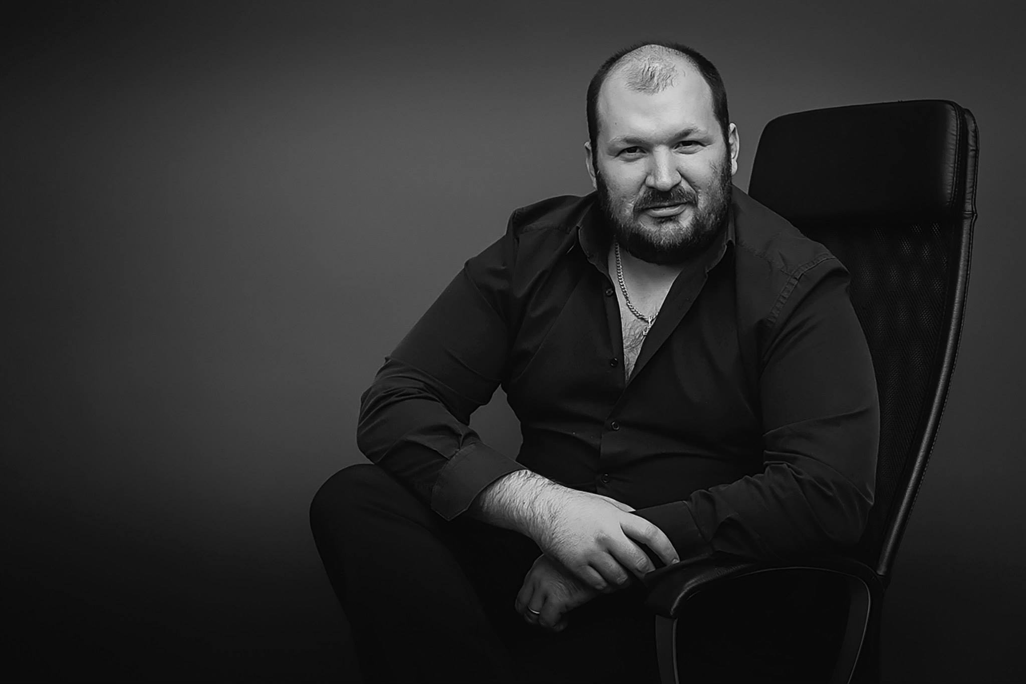 Все виды и любой сложности: Стрижки, Колористика, Укладки, Вечерние прически. DMITRY MOISEENKO — фотограф, художник, топ-стилист