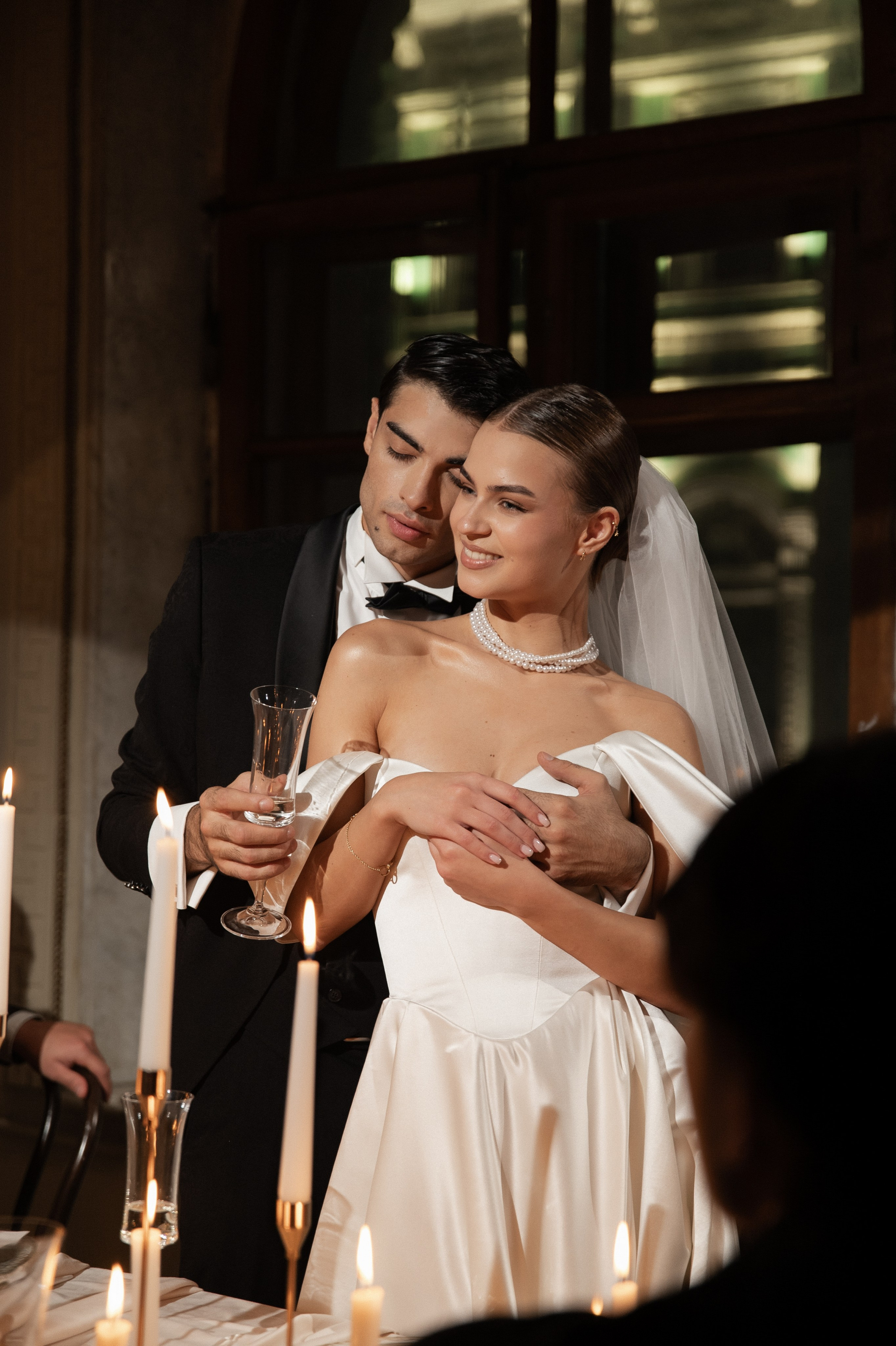 Камерный свадебный ужин при свечах в старинном особняке в фотостудии 21. Kult. Ярослава Ерина — свадебный фотограф в Москве