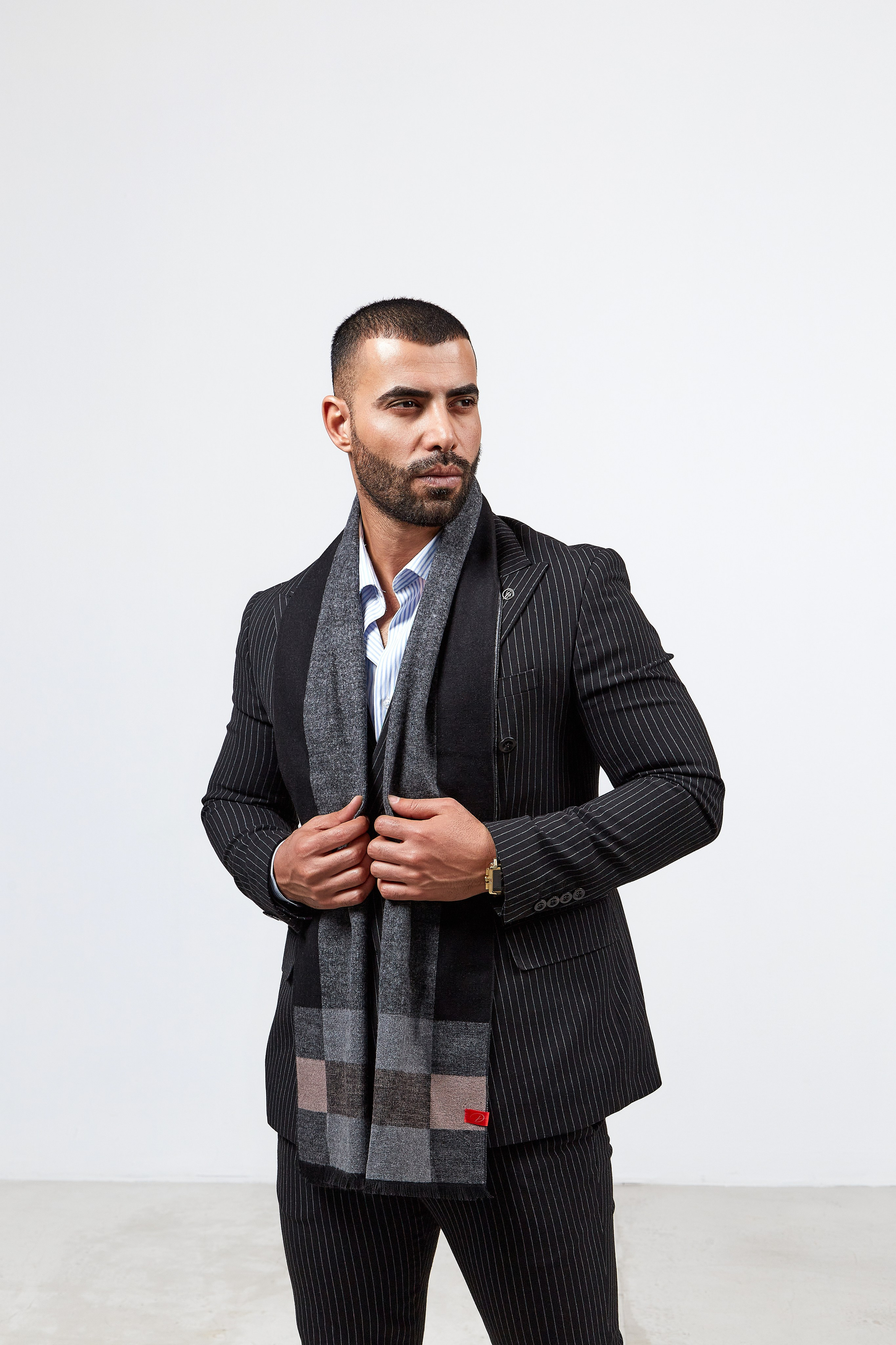 Фотосессия мужских шарфов. Фотограф Руслан Потапов в Краснодаре