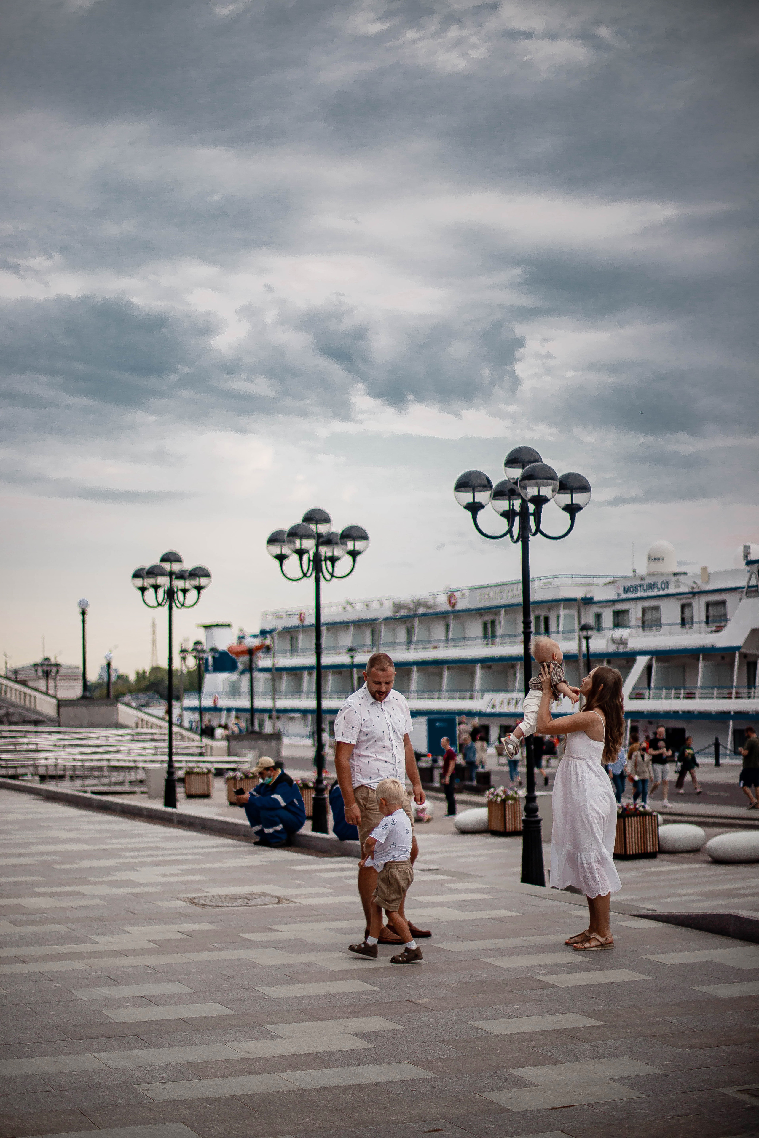 Family.Речной вокзал. Фотограф