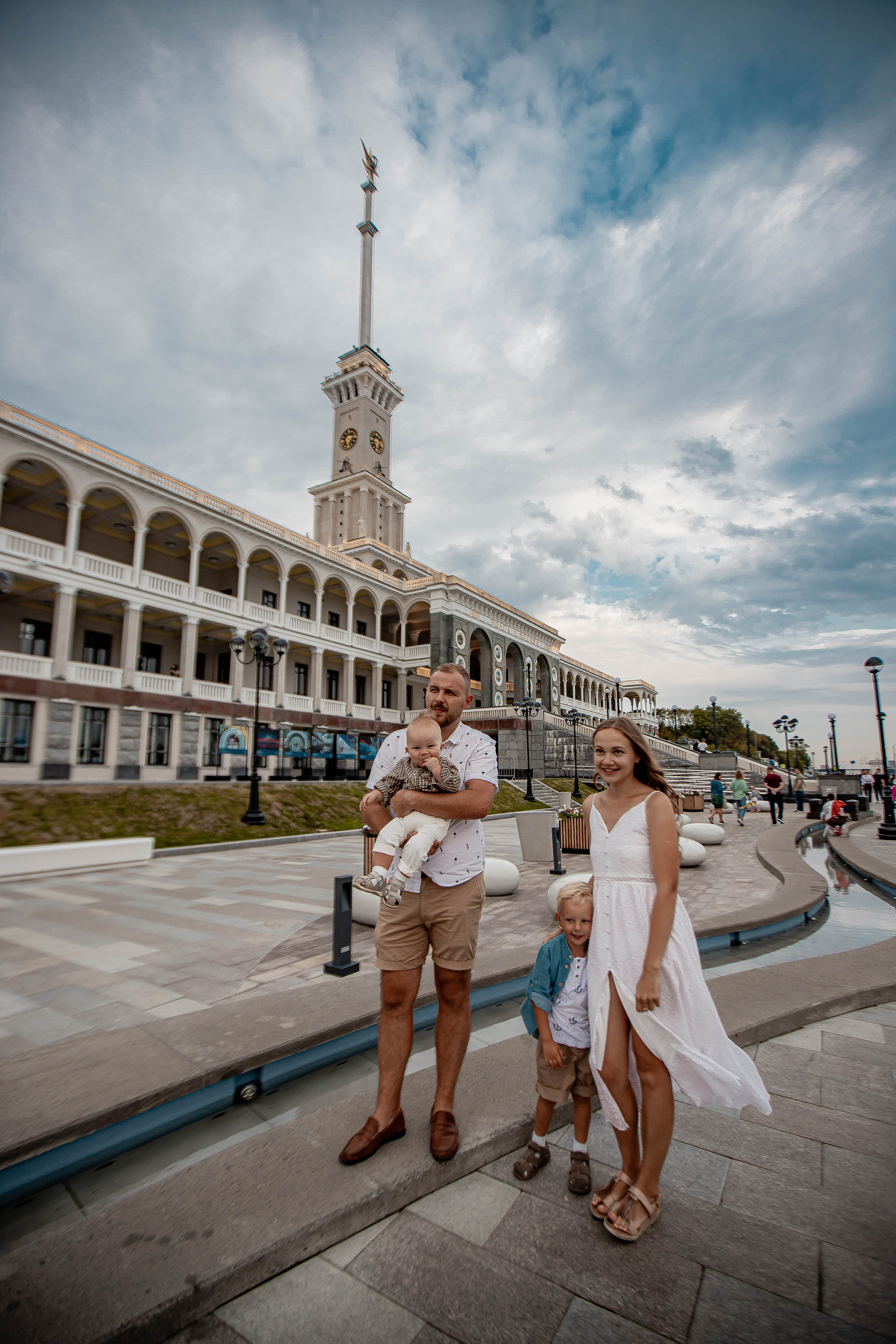 Family.Речной вокзал. Фотограф