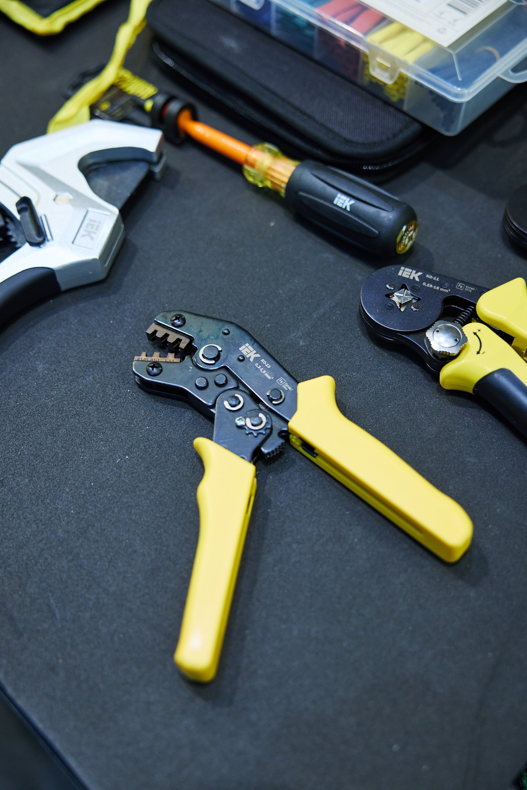 Фотограф на выставке IEK — репортажная съёмка корпоративного стенда в Москве. Репортажный фотограф в Москве — Дмитрий Тарасов | Съёмка мероприятий, концертов, корпоративов