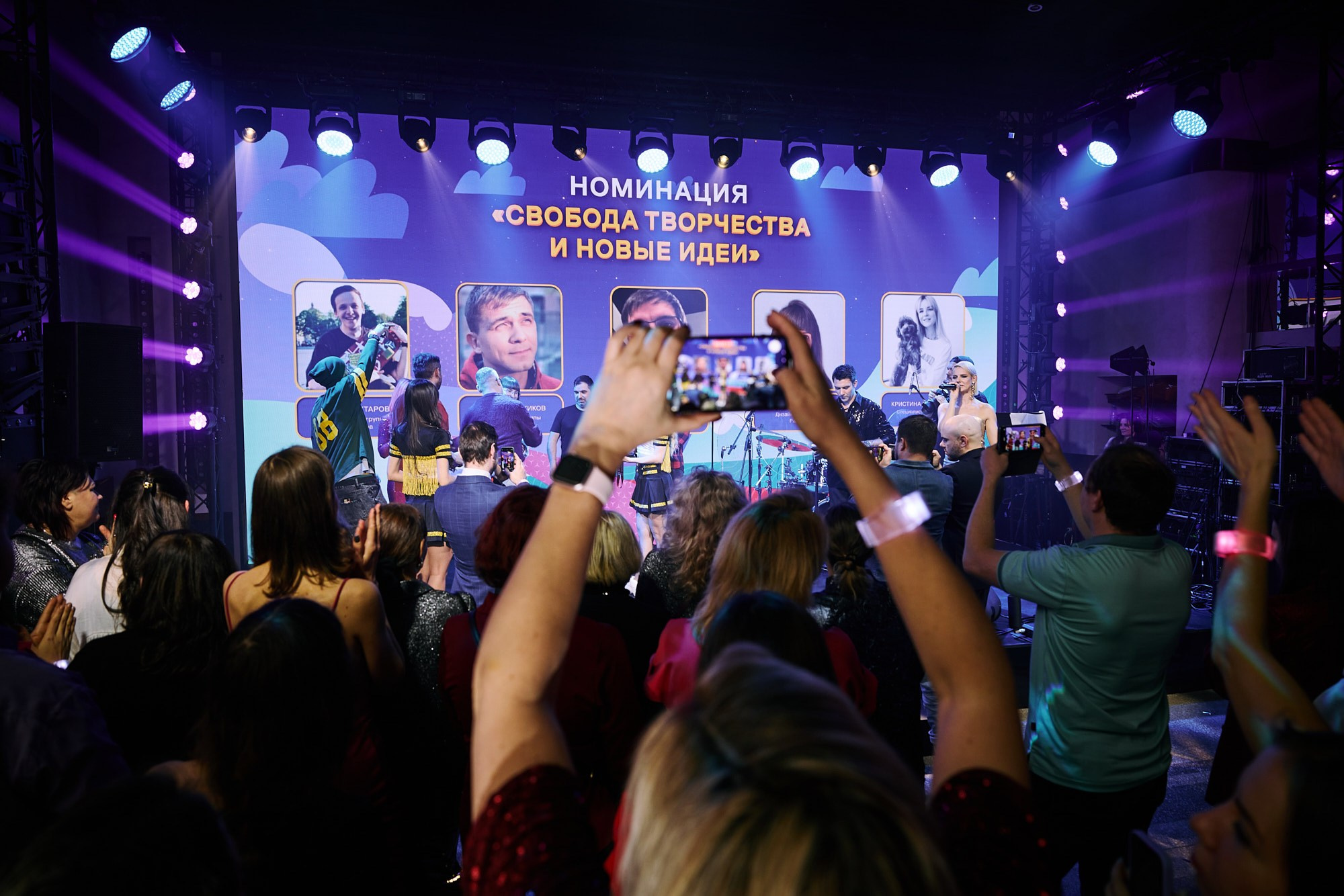 Фотограф на корпоративе «Медиа1» — репортажная съёмка делового праздника. Репортажный фотограф в Москве — Дмитрий Тарасов | Съёмка мероприятий, концертов, корпоративов