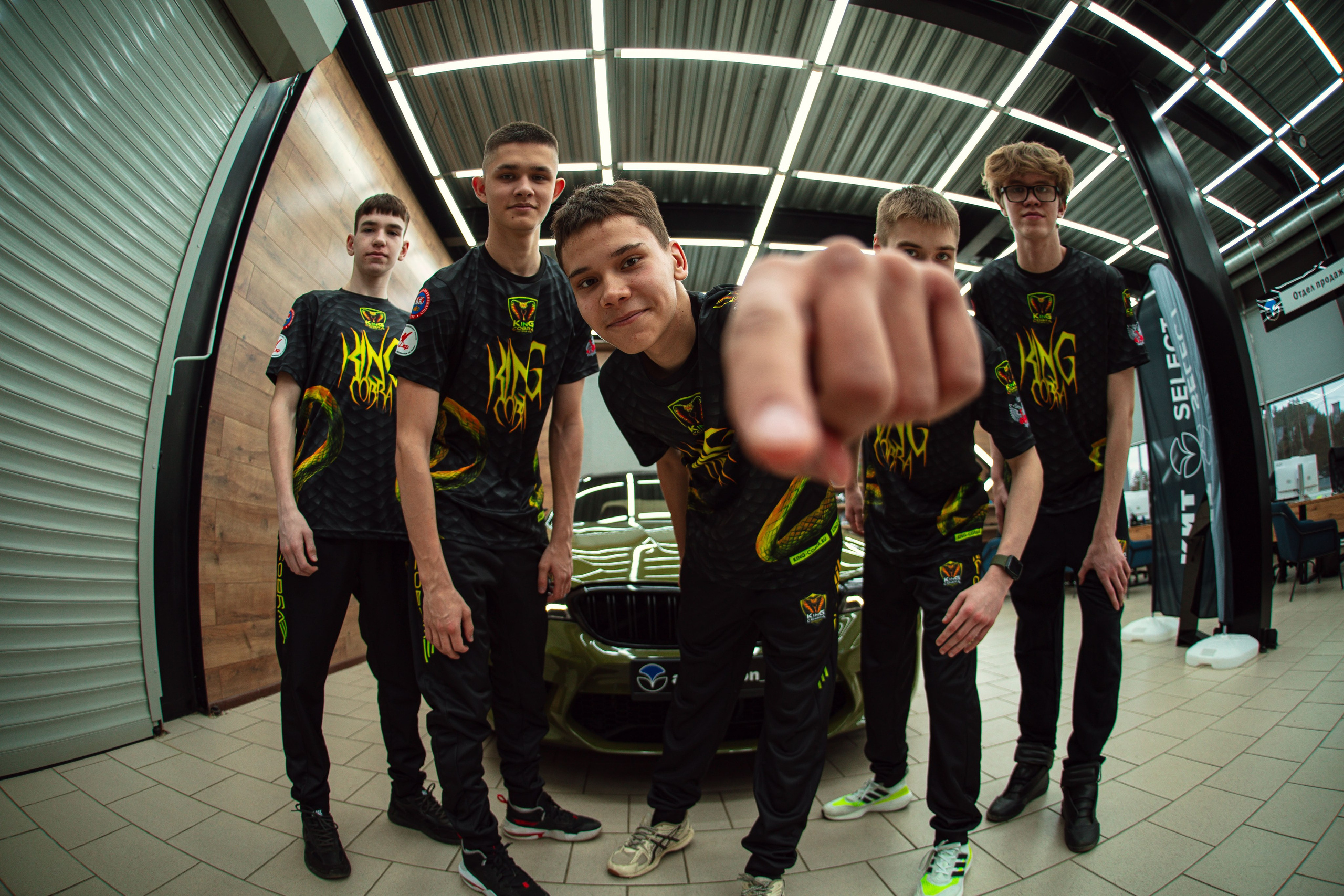 Автосалон КИТ и спортивная команда KINGCobra фотосессия. Бизнес фотограф Ижевск — Назаров Роман