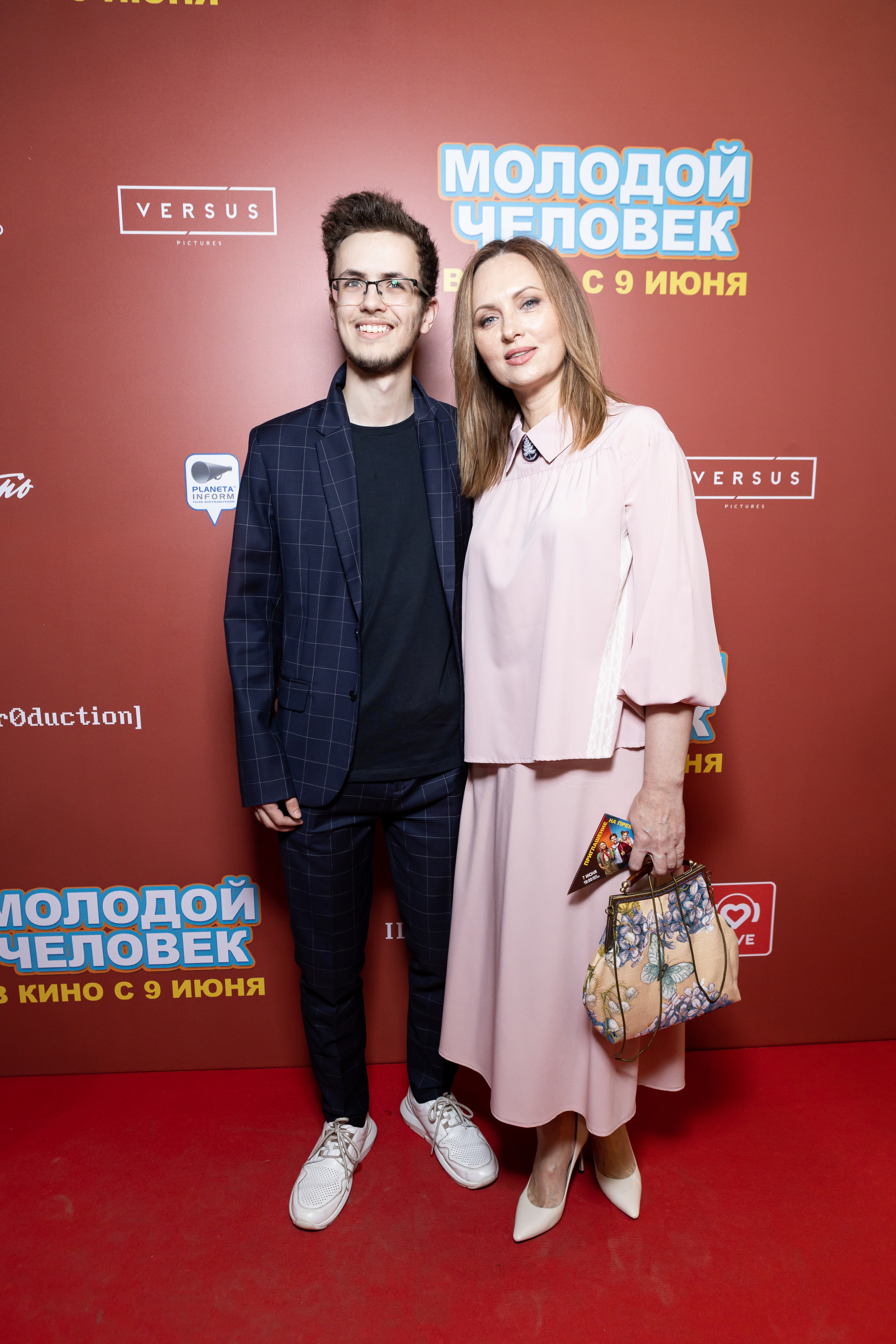 Молодой парень в кинотеатре КАРО ОКТЯБРЬ. Светский фотограф — Анисина Ирина