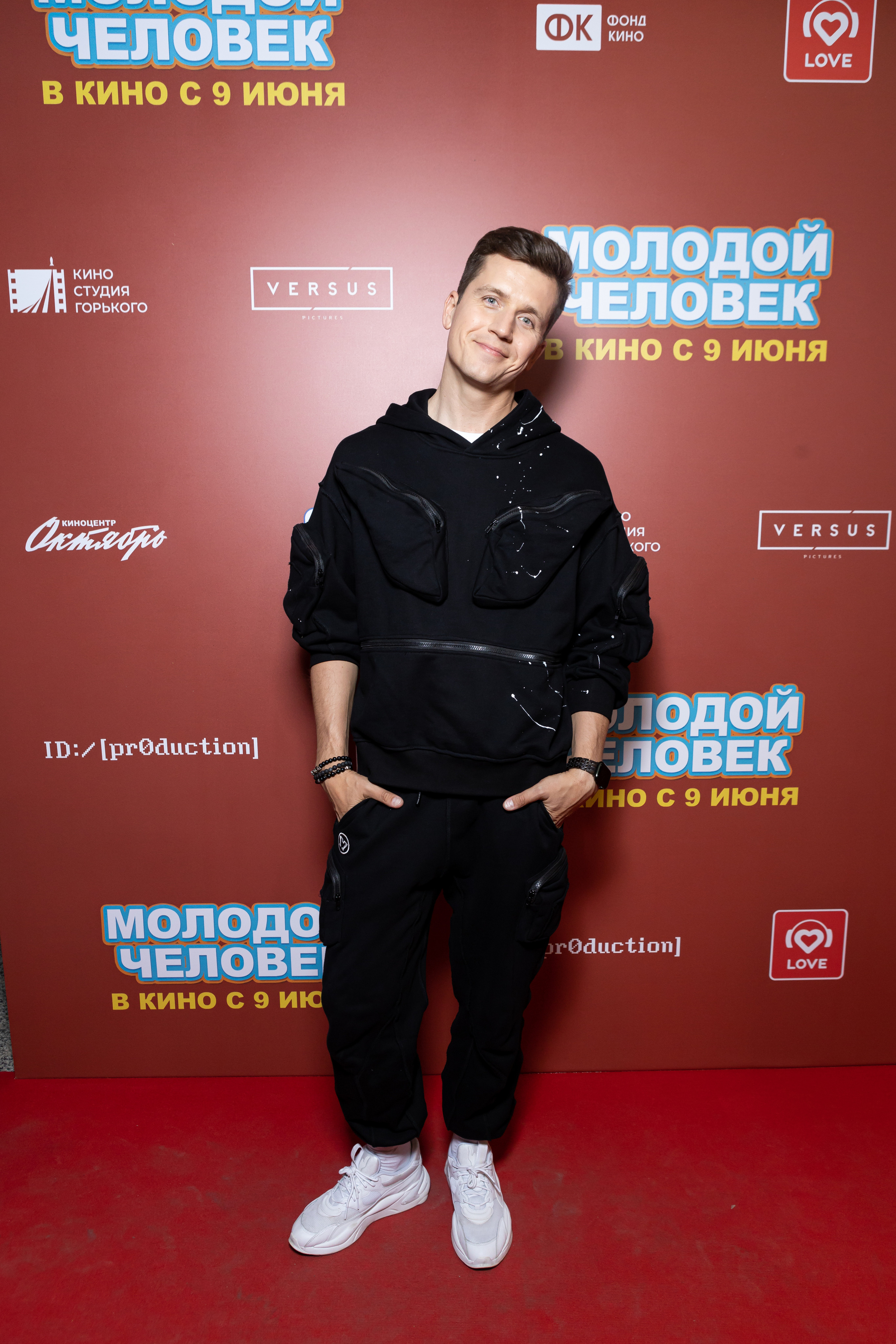 Молодой парень в кинотеатре КАРО ОКТЯБРЬ. Светский фотограф — Анисина Ирина