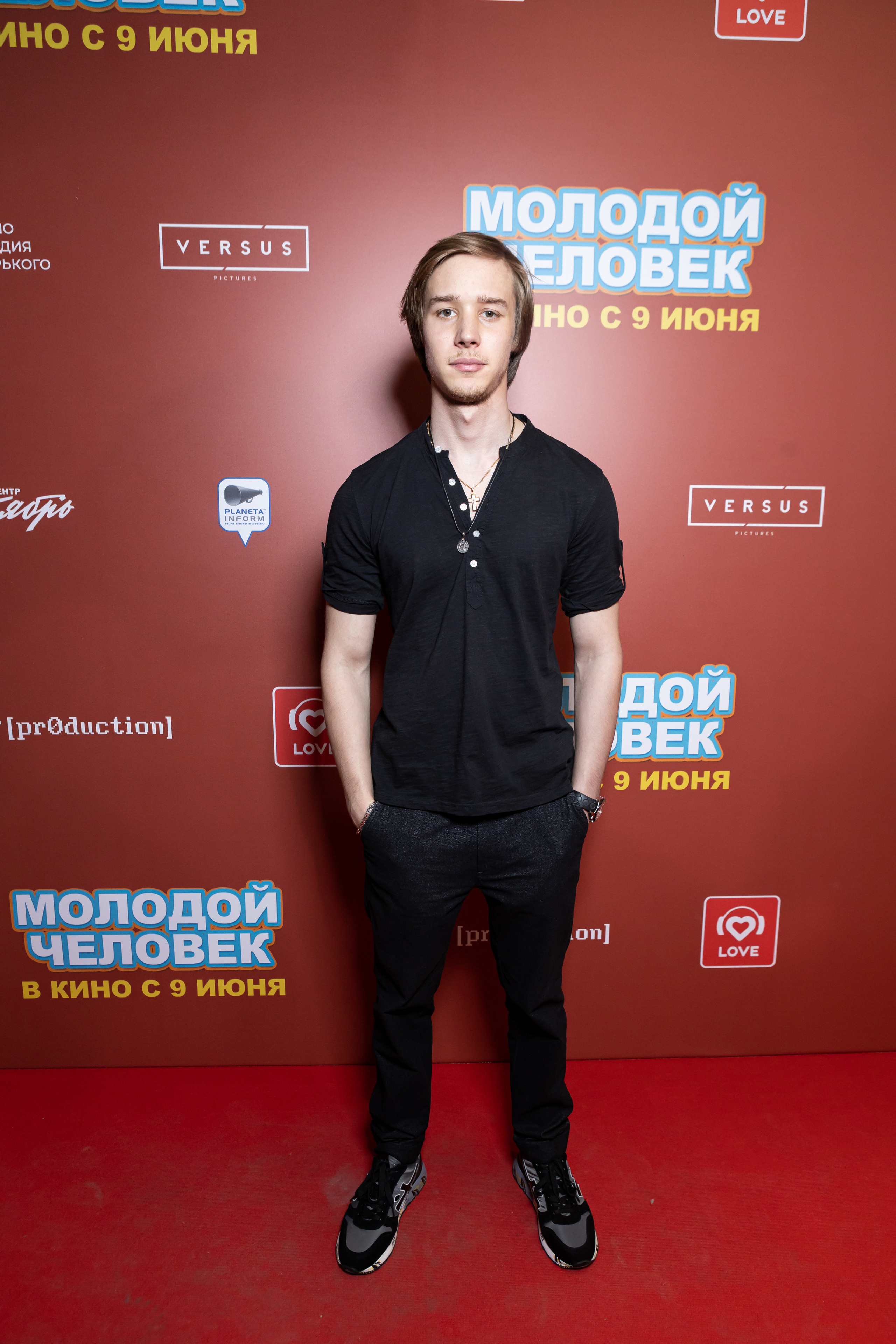 Молодой парень в кинотеатре КАРО ОКТЯБРЬ. Светский фотограф — Анисина Ирина