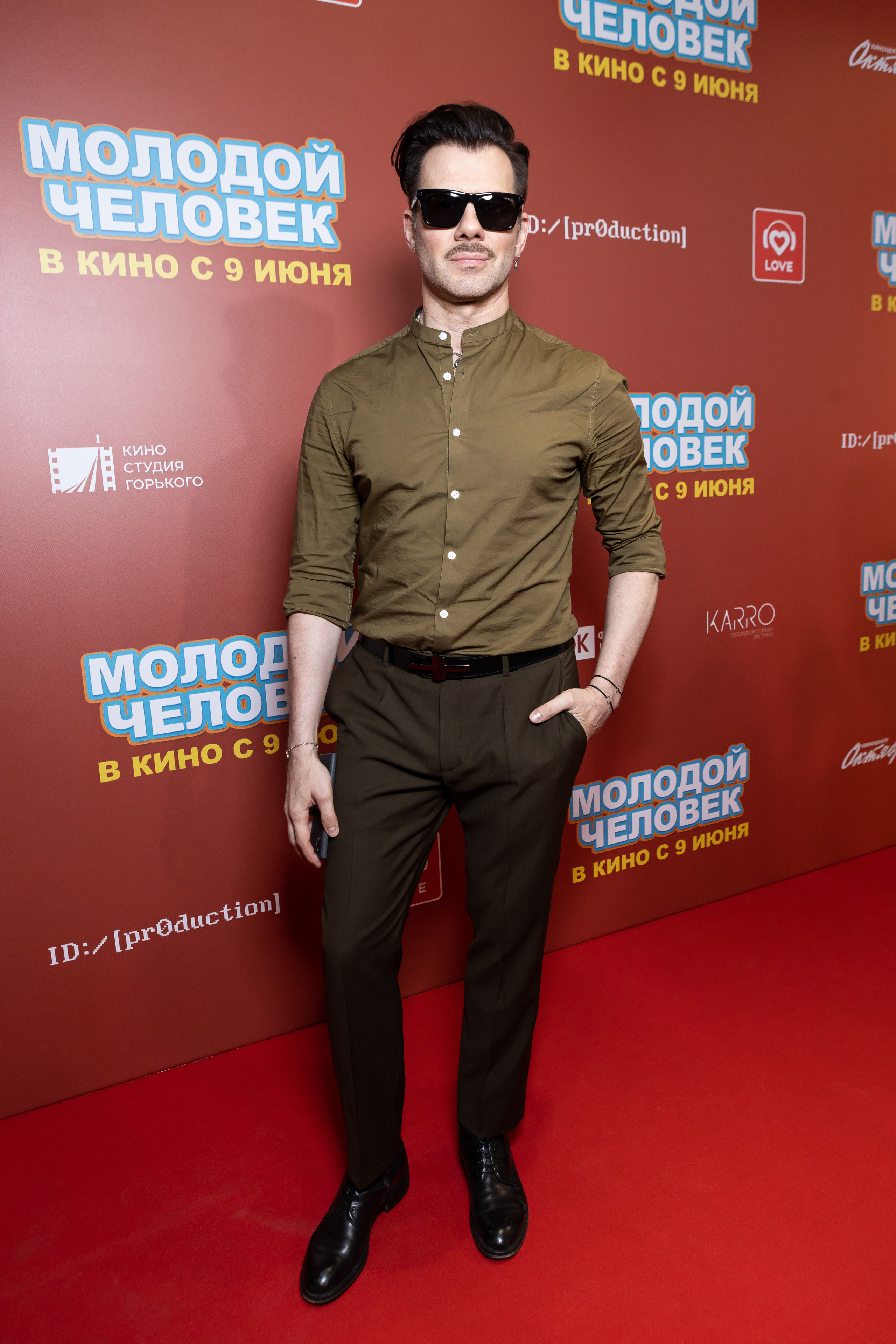 Молодой парень в кинотеатре КАРО ОКТЯБРЬ. Светский фотограф — Анисина Ирина