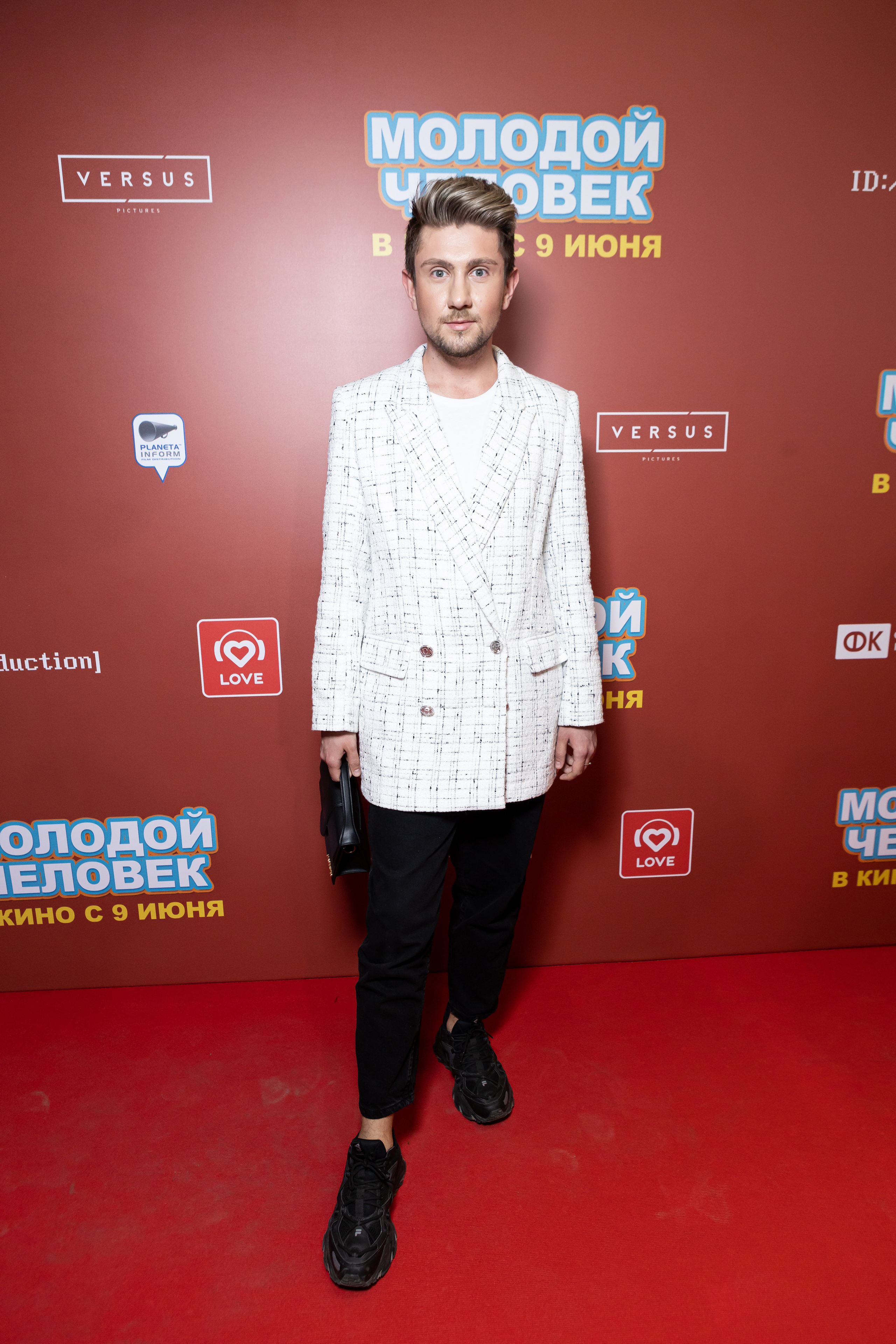 Молодой парень в кинотеатре КАРО ОКТЯБРЬ. Светский фотограф — Анисина Ирина