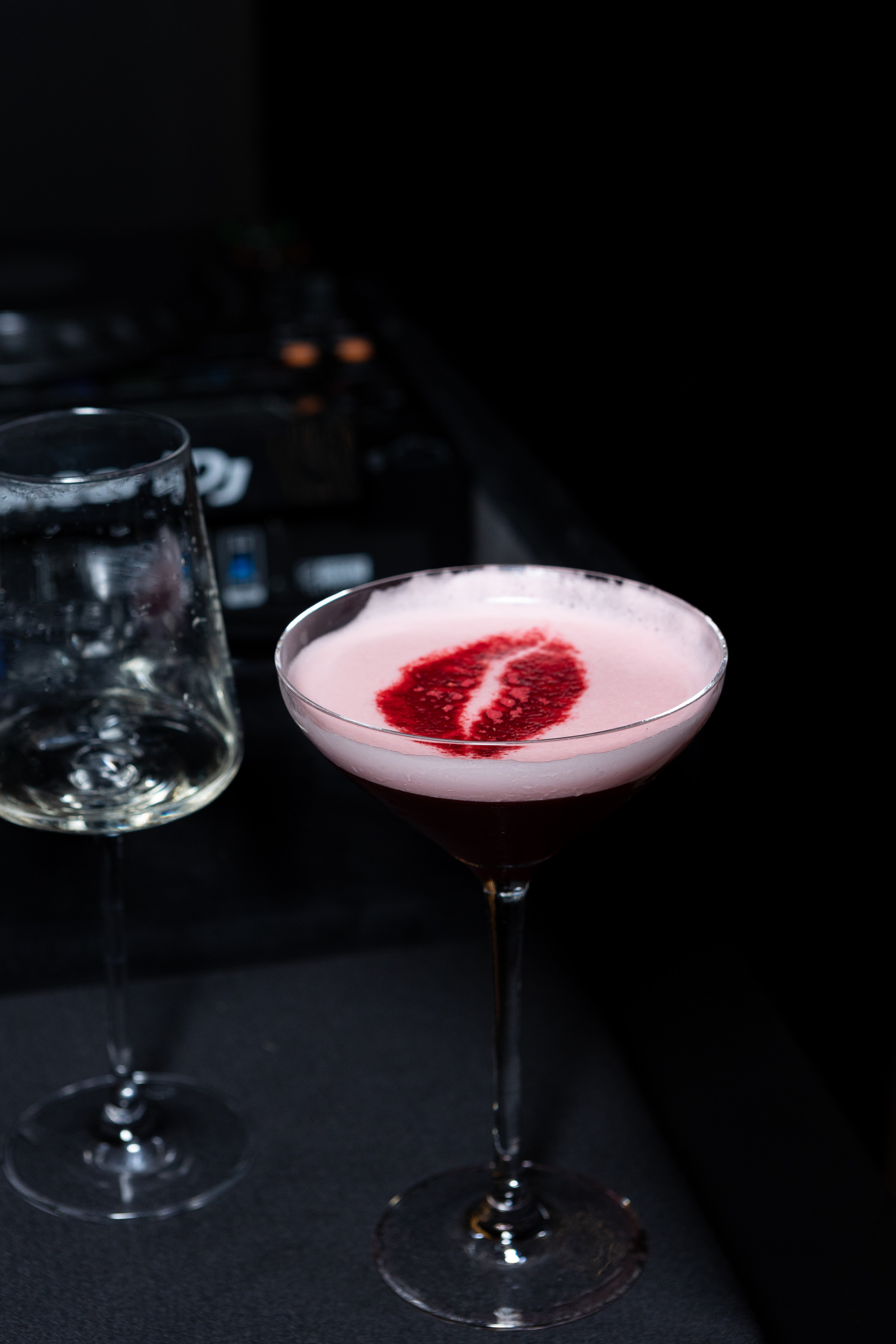 Закрытая презентация клипа JONY ''НИКАК'' в CRAVE. Светский фотограф — Анисина Ирина