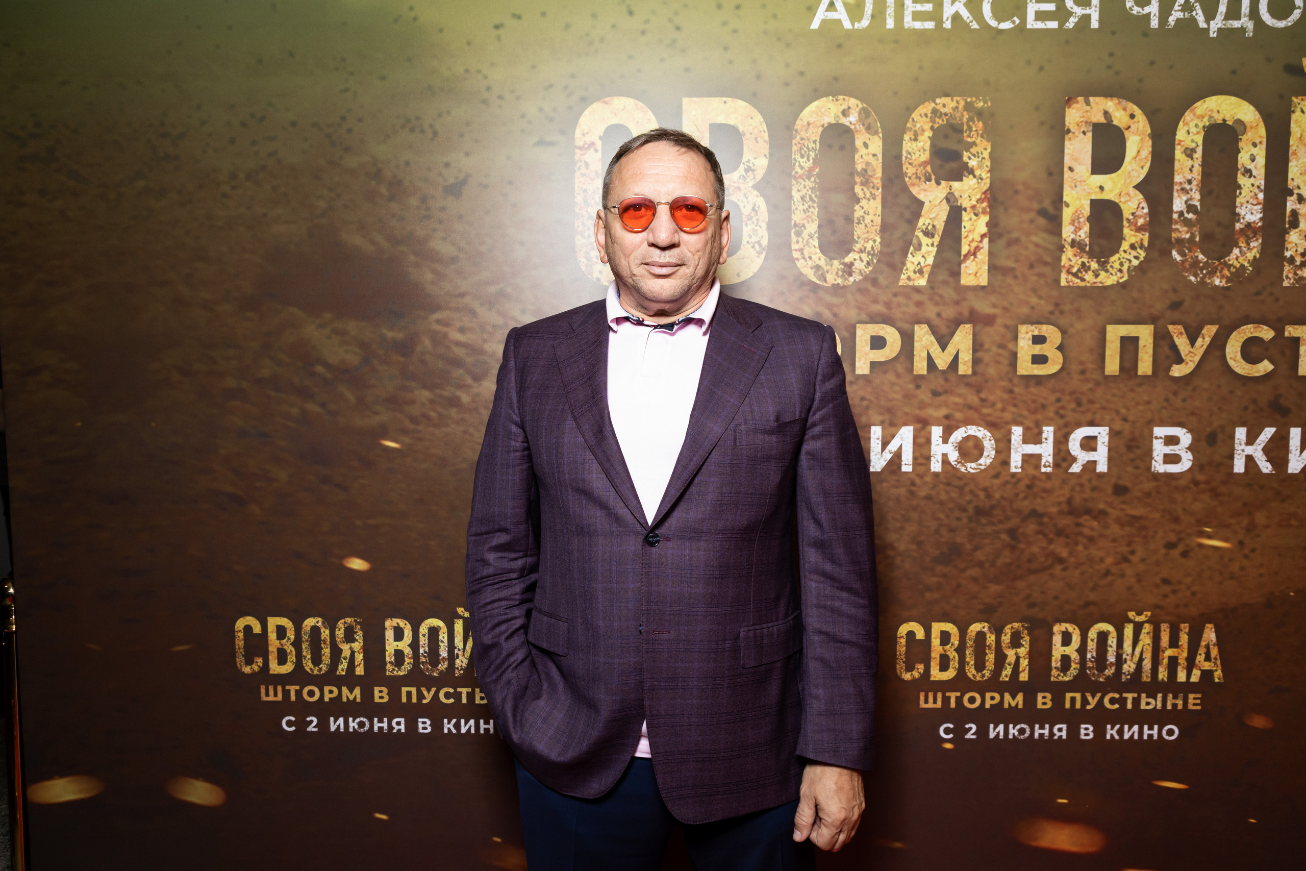 Своя война. Светский фотограф — Анисина Ирина