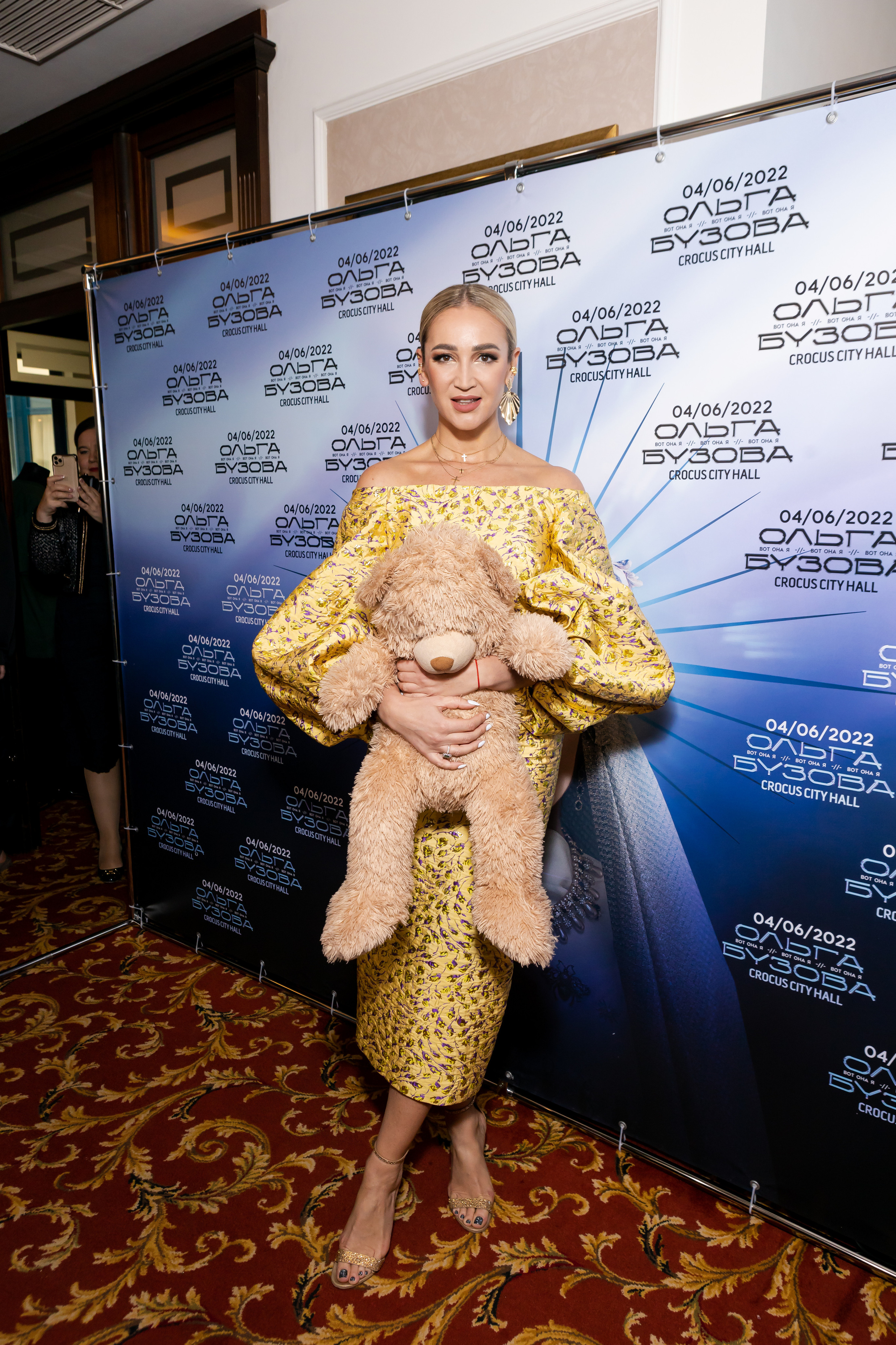 Ольга Бузова — 18 лет на сцене. Светский фотограф — Анисина Ирина