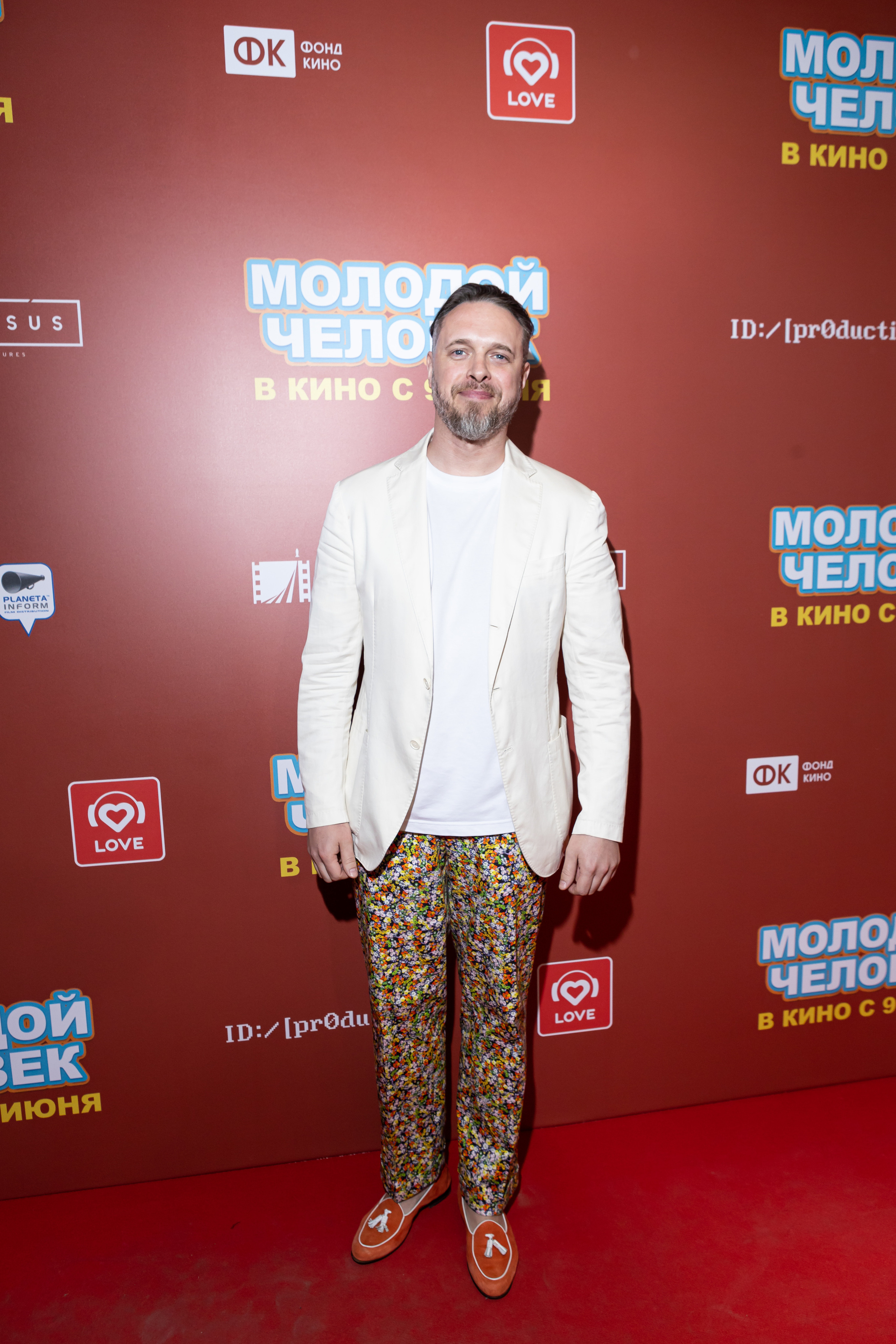 Молодой парень в кинотеатре КАРО ОКТЯБРЬ. Светский фотограф — Анисина Ирина