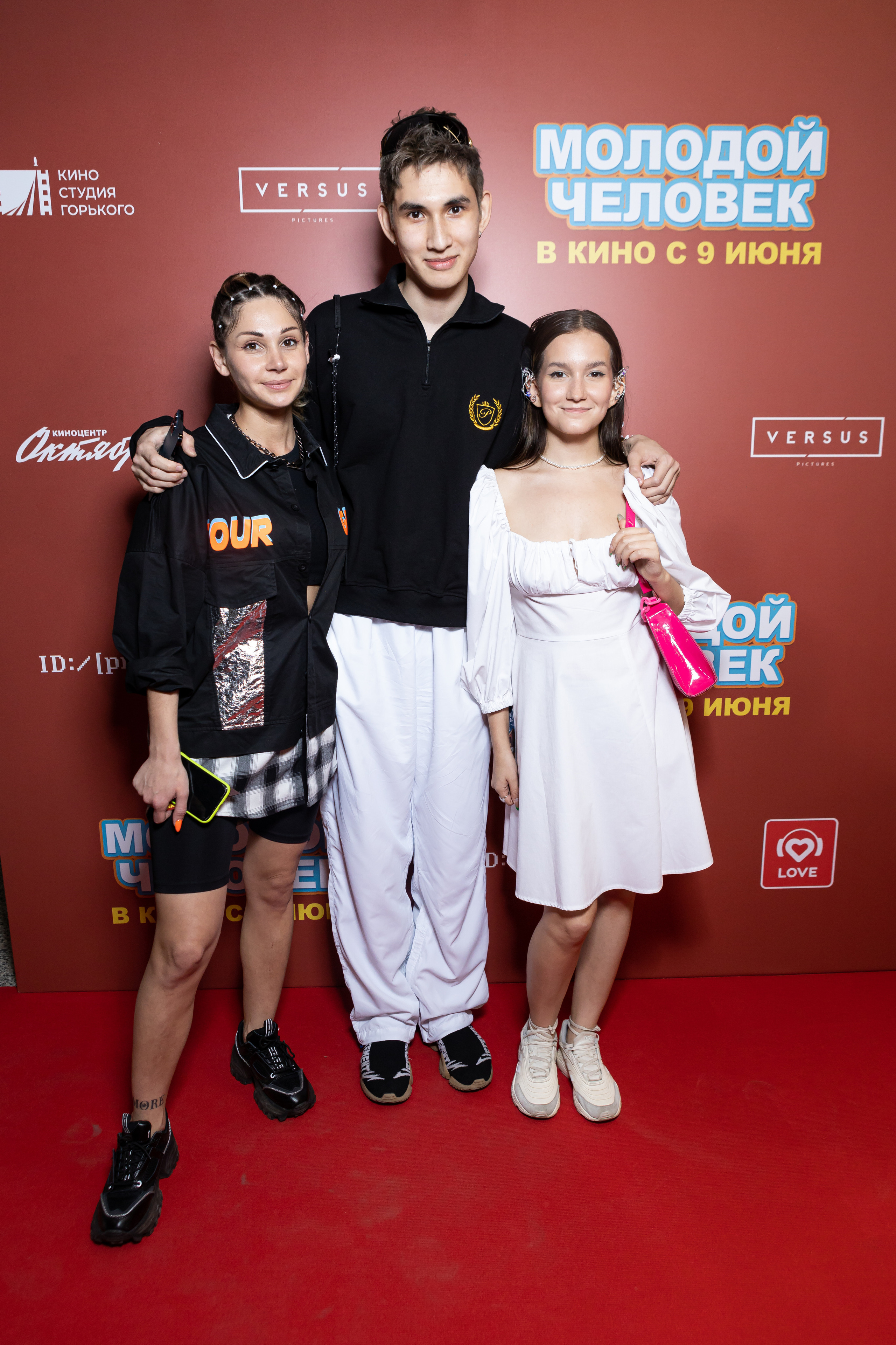 Молодой парень в кинотеатре КАРО ОКТЯБРЬ. Светский фотограф — Анисина Ирина