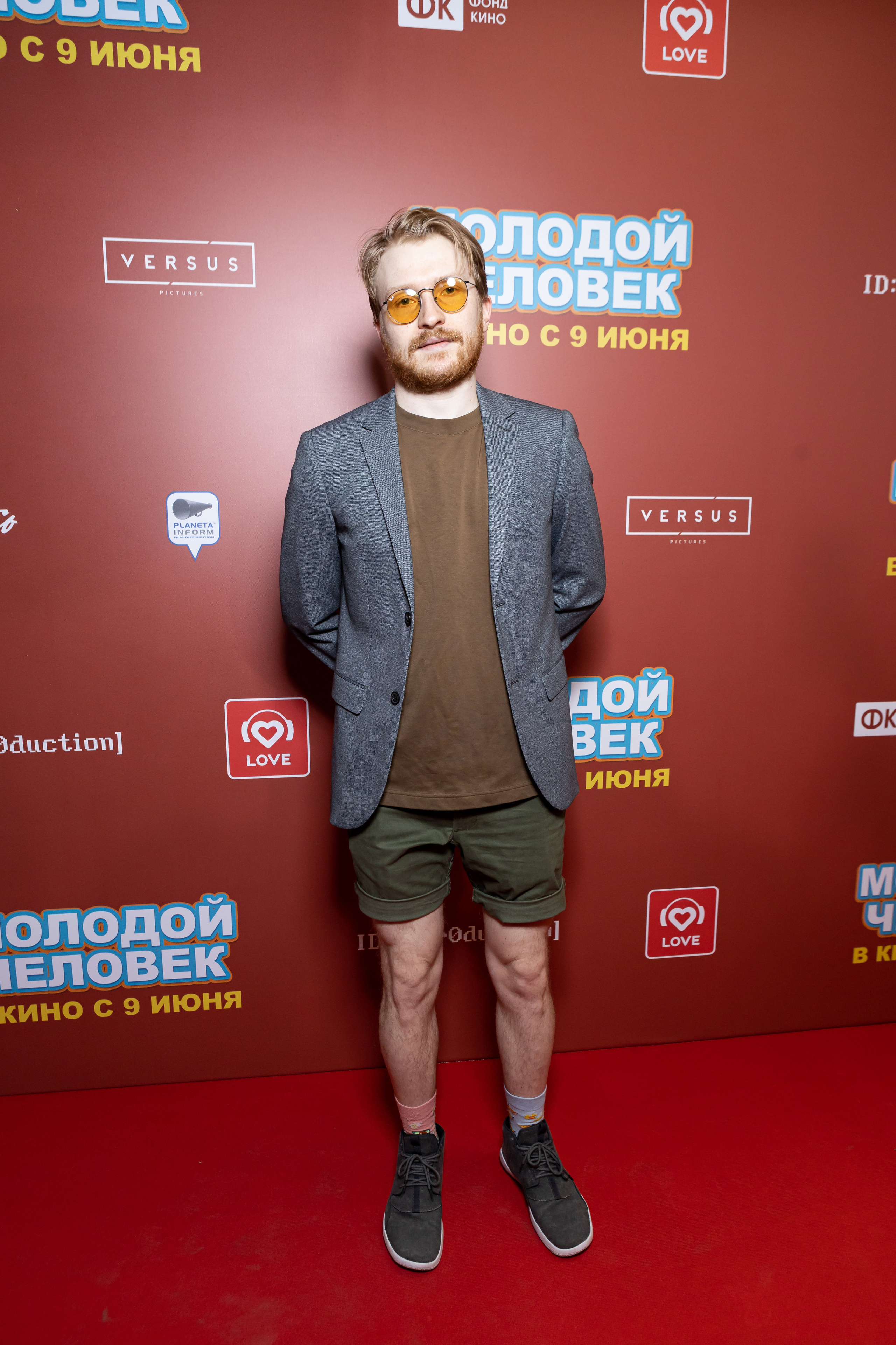 Молодой парень в кинотеатре КАРО ОКТЯБРЬ. Светский фотограф — Анисина Ирина