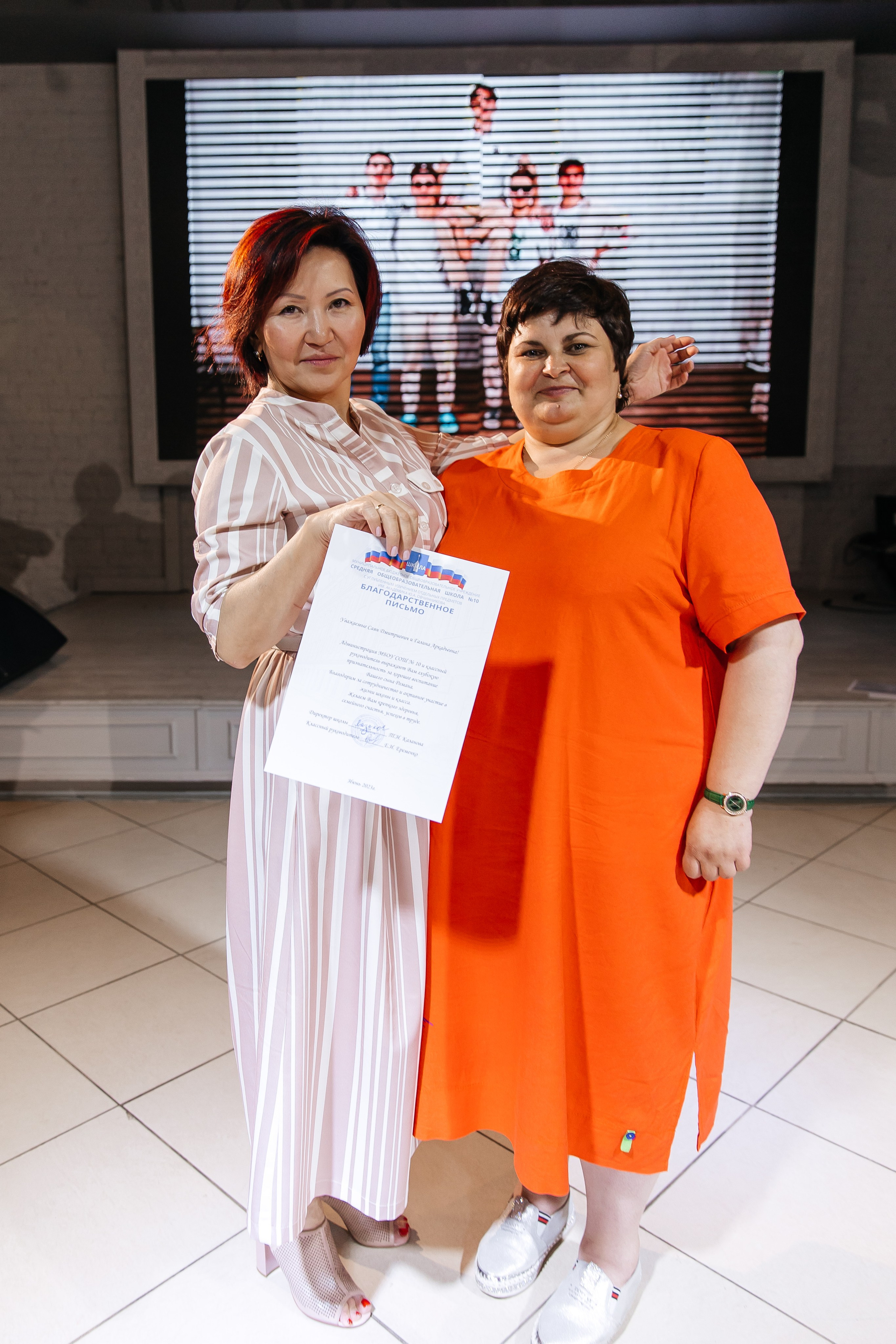 2023-06-23 Выпускной МБОУ СОШ № 10. Фотограф в Красноярске