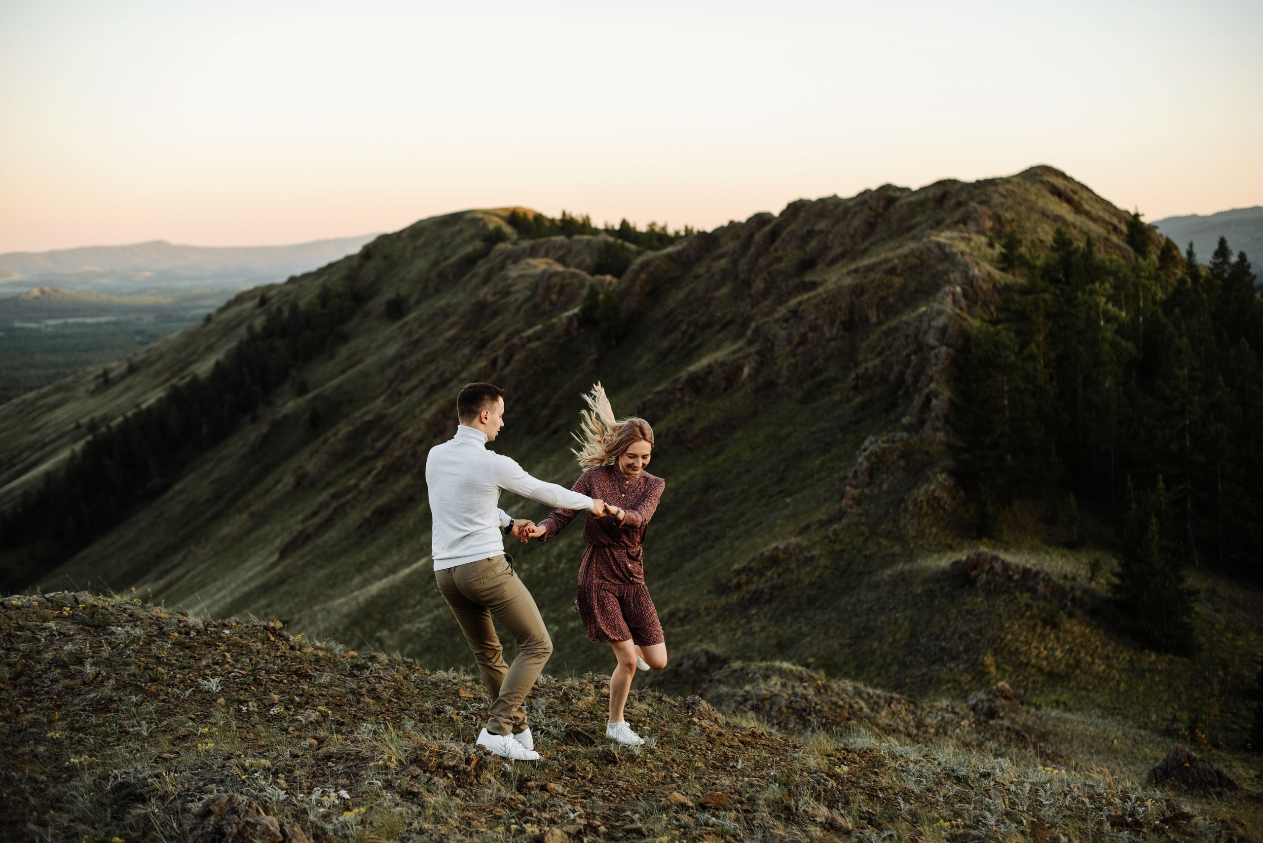 Love Story на горе Нурали – романтическая фотосессия в горах. Свадебный фотограф в Миассе Татьяна Ружникова