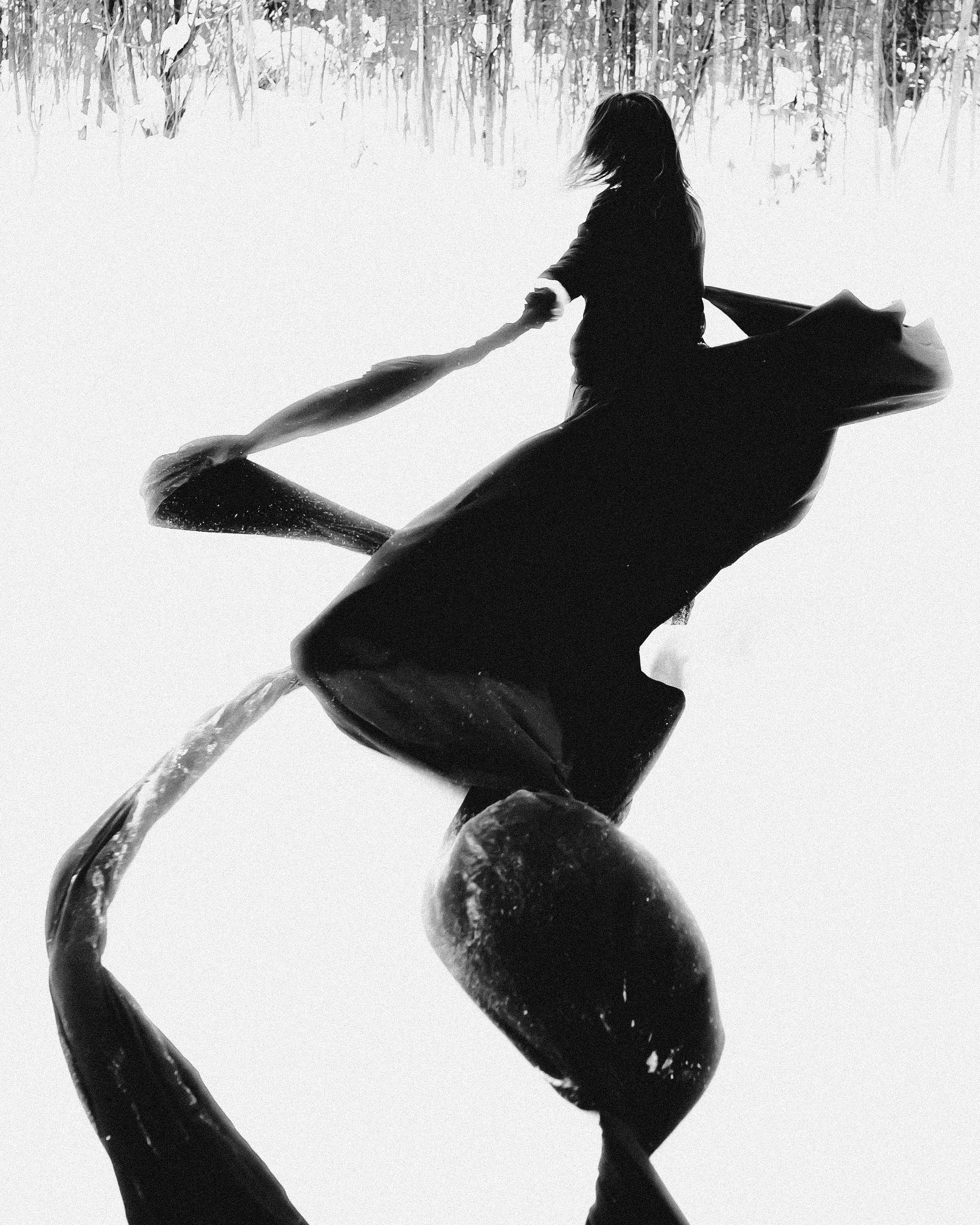 Женская психологическая съёмка в лесу. Фотоведьма Дарья Нечинская