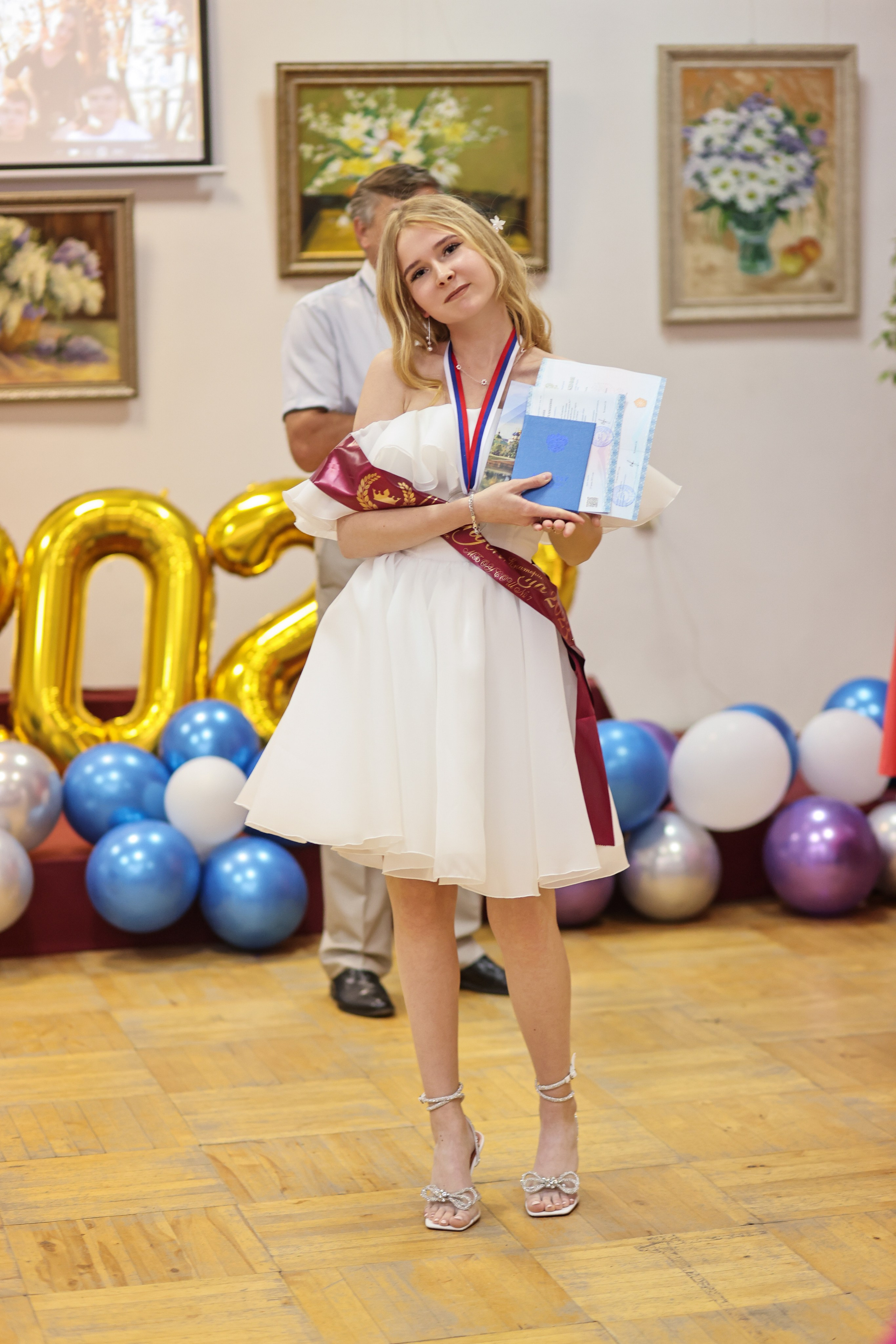 Вручение аттестатов. Школа № 7, выпускники 11 класса 2023 г. Студия выпускных альбомов Остров