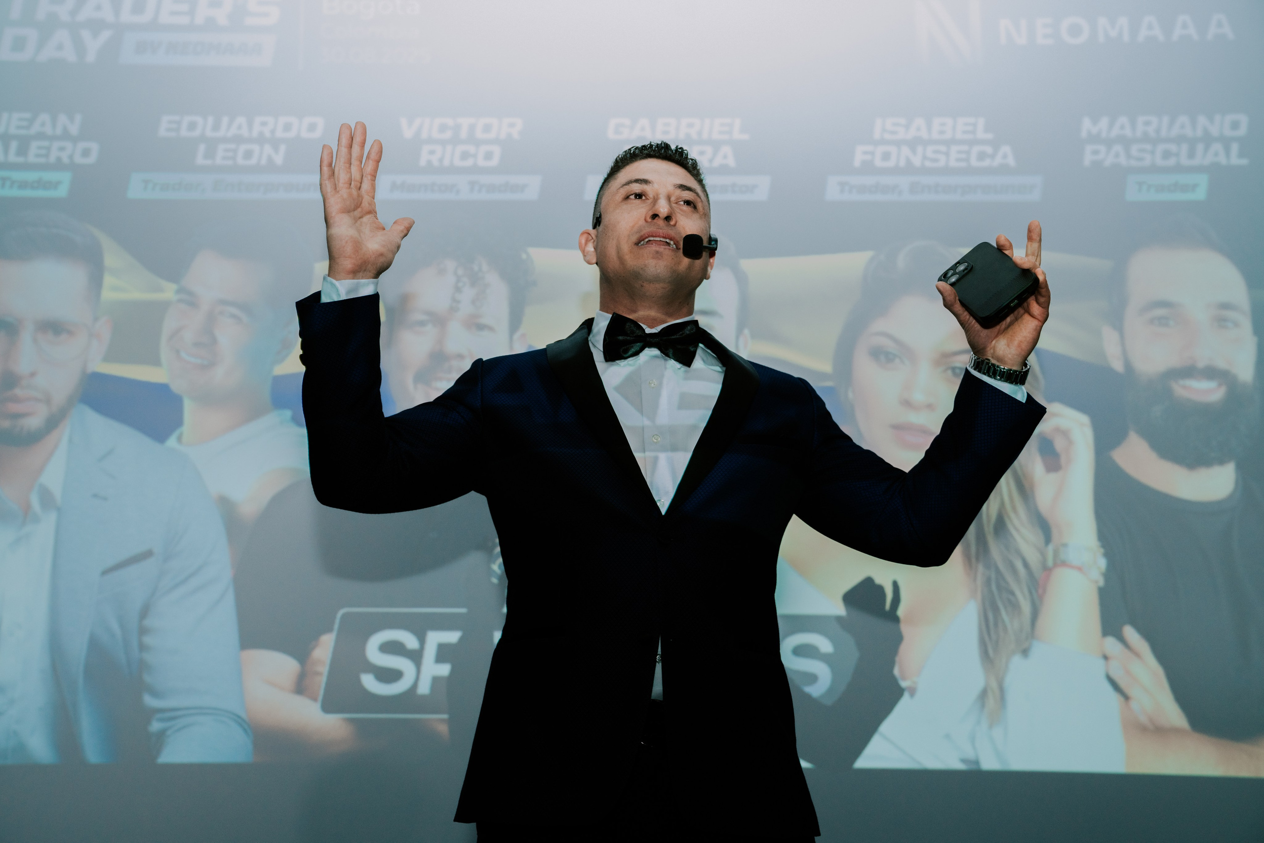 TRADERS DAY By NeomAAA Bogota. NeomAAA Funds Gallery