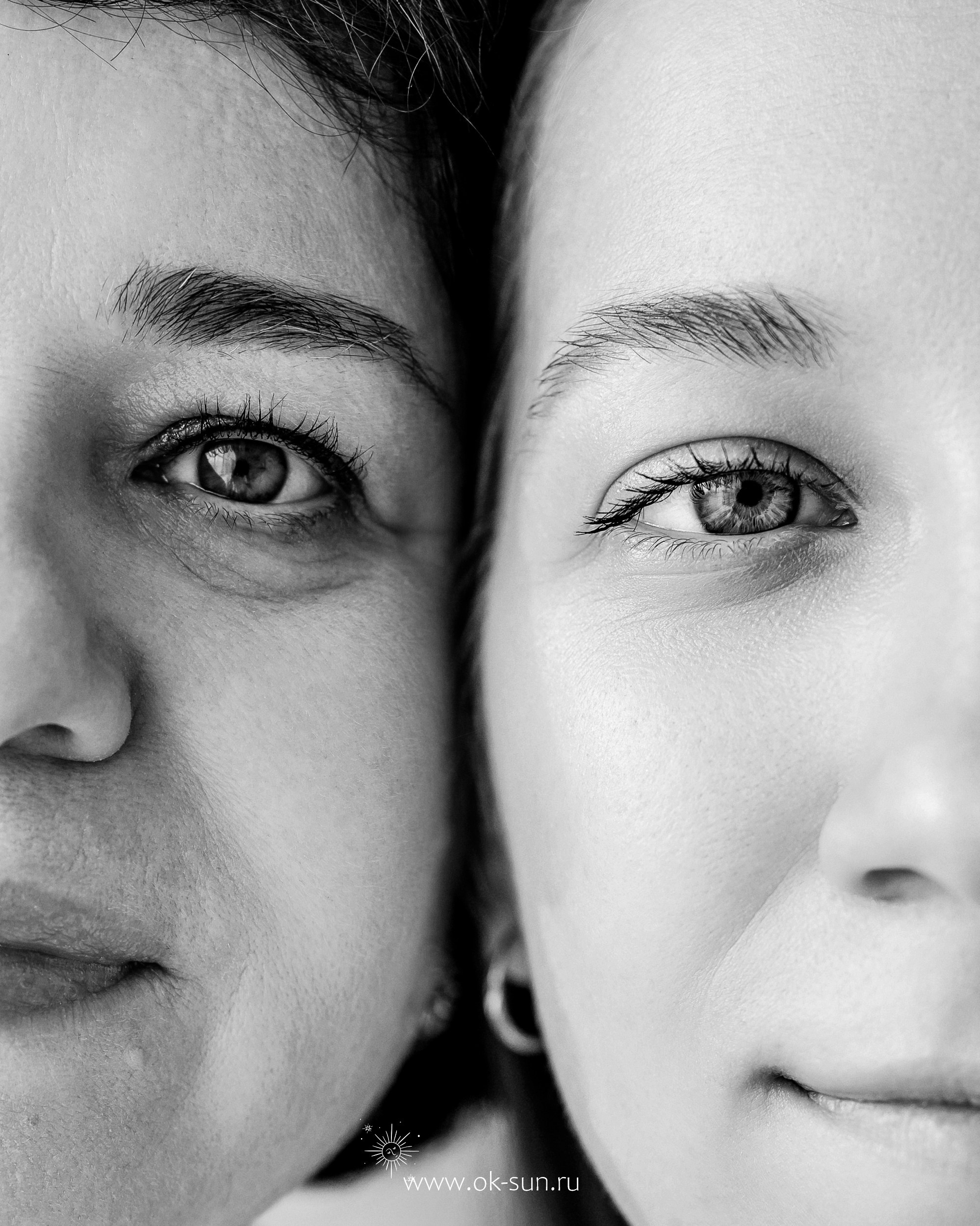 Новогодняя фотосессия беременности с бабушкой в студии