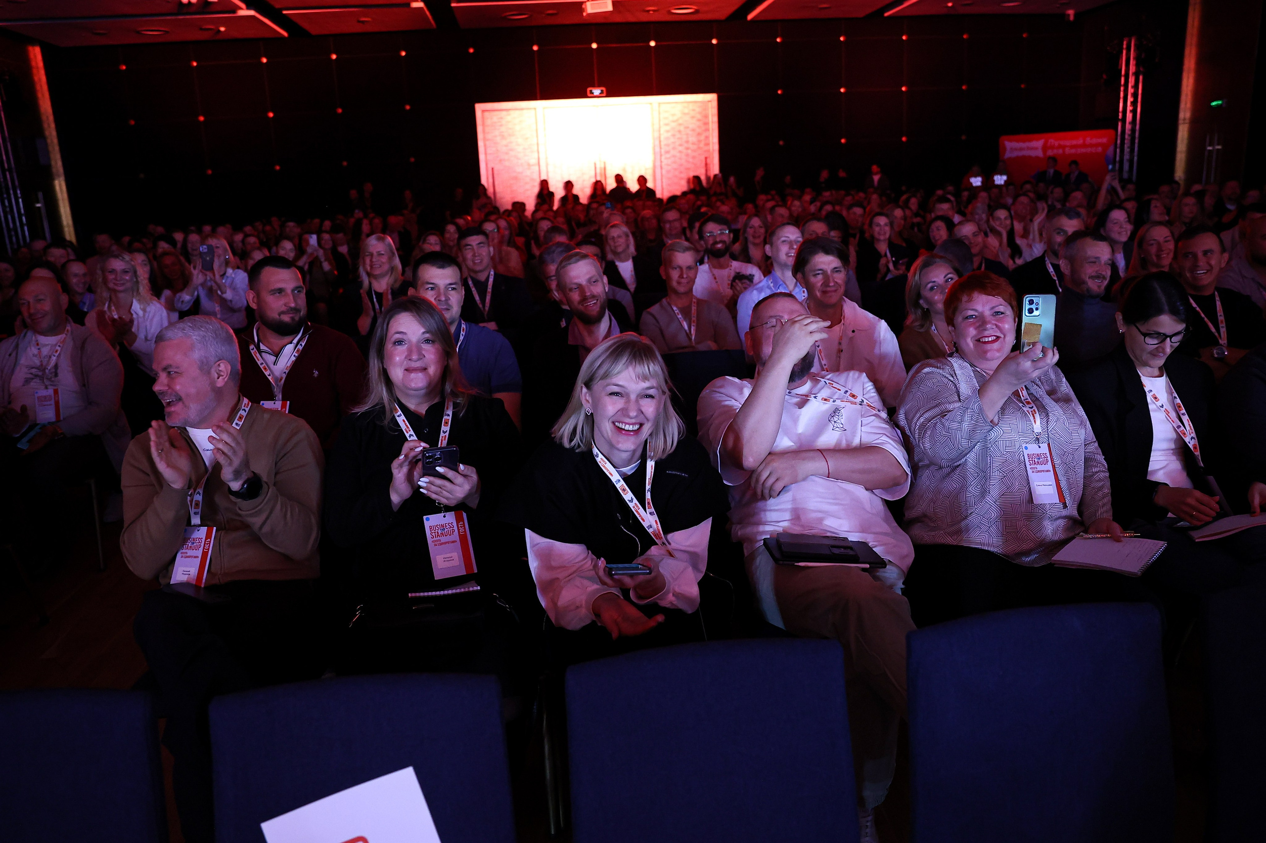 Оскар Хартманн. Business standup тур. Александра, репортажный и событийный фотограф