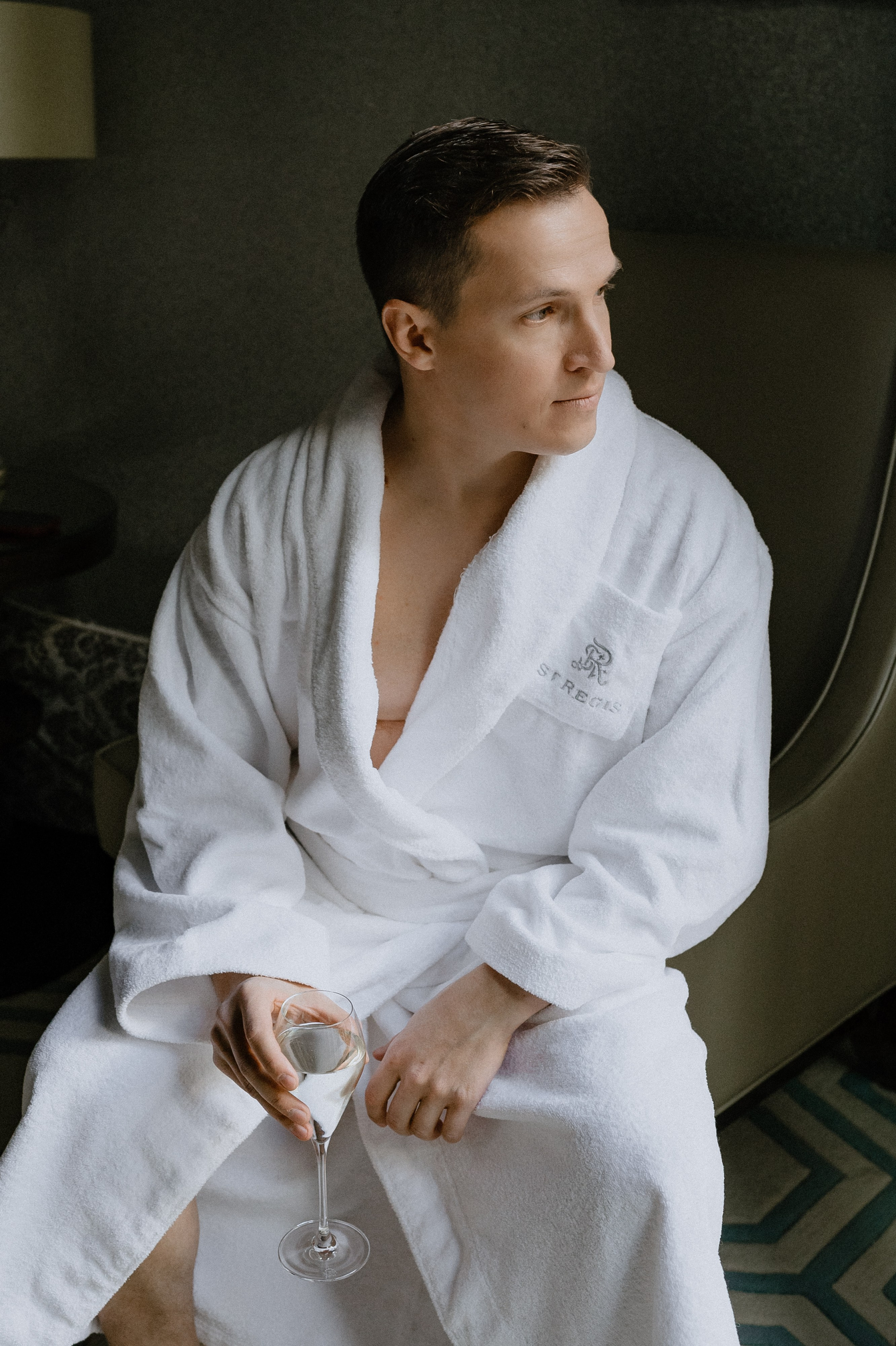 Свадебные сборы и фотосессия в отеле St. Regis. Свадебный фотограф Москва — Сергей и Татьяна