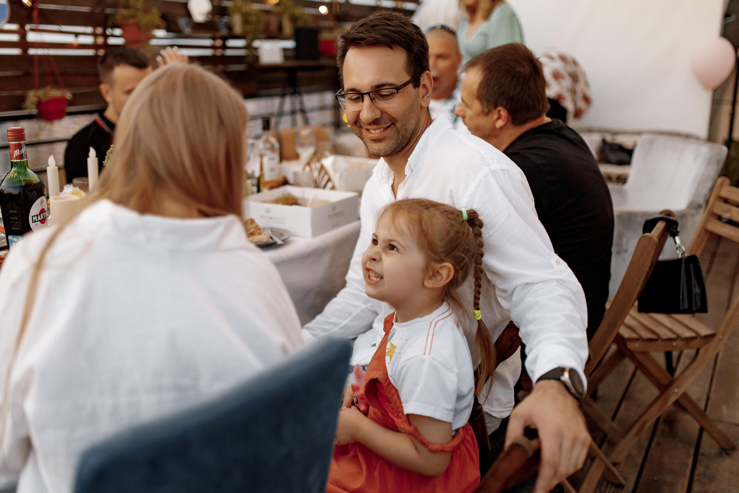 День рождения Марины на террасе. Фотограф Виталий Вязьмикин