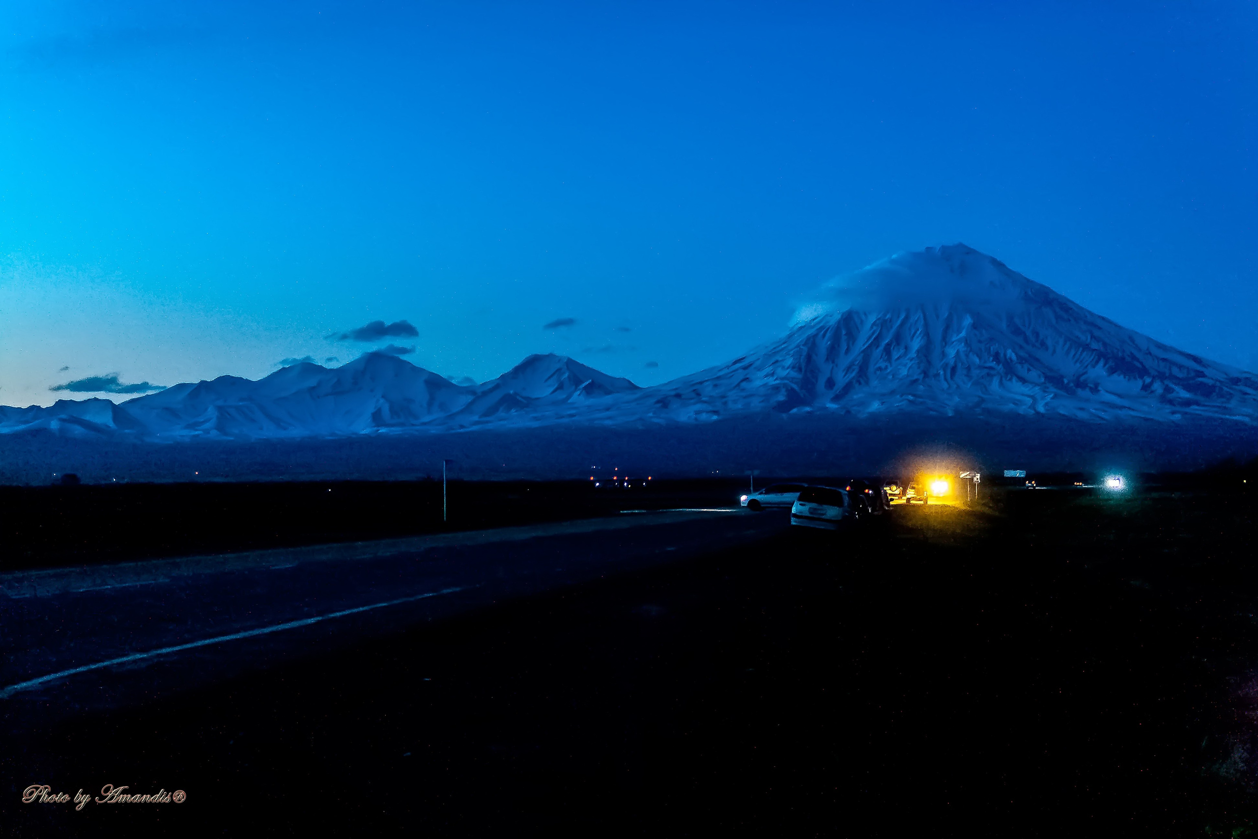 Огненное шоу у памятника «Здесь начинается Россия». Камчатка. Май 2017. Репортажная съемка в Москве и области. Анималистика