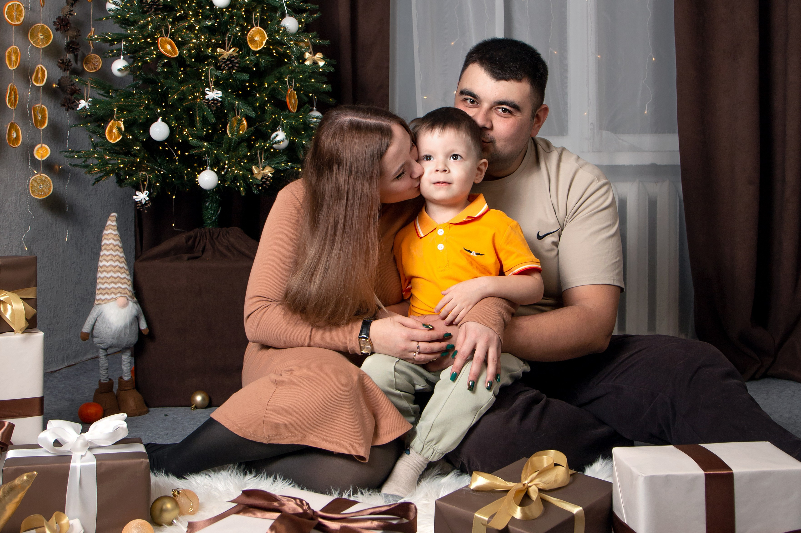 Семейная новогодняя фотосессия в Шелехове. Фотограф в Шелехове, лучшие выпускные альбомы в Шелехове
