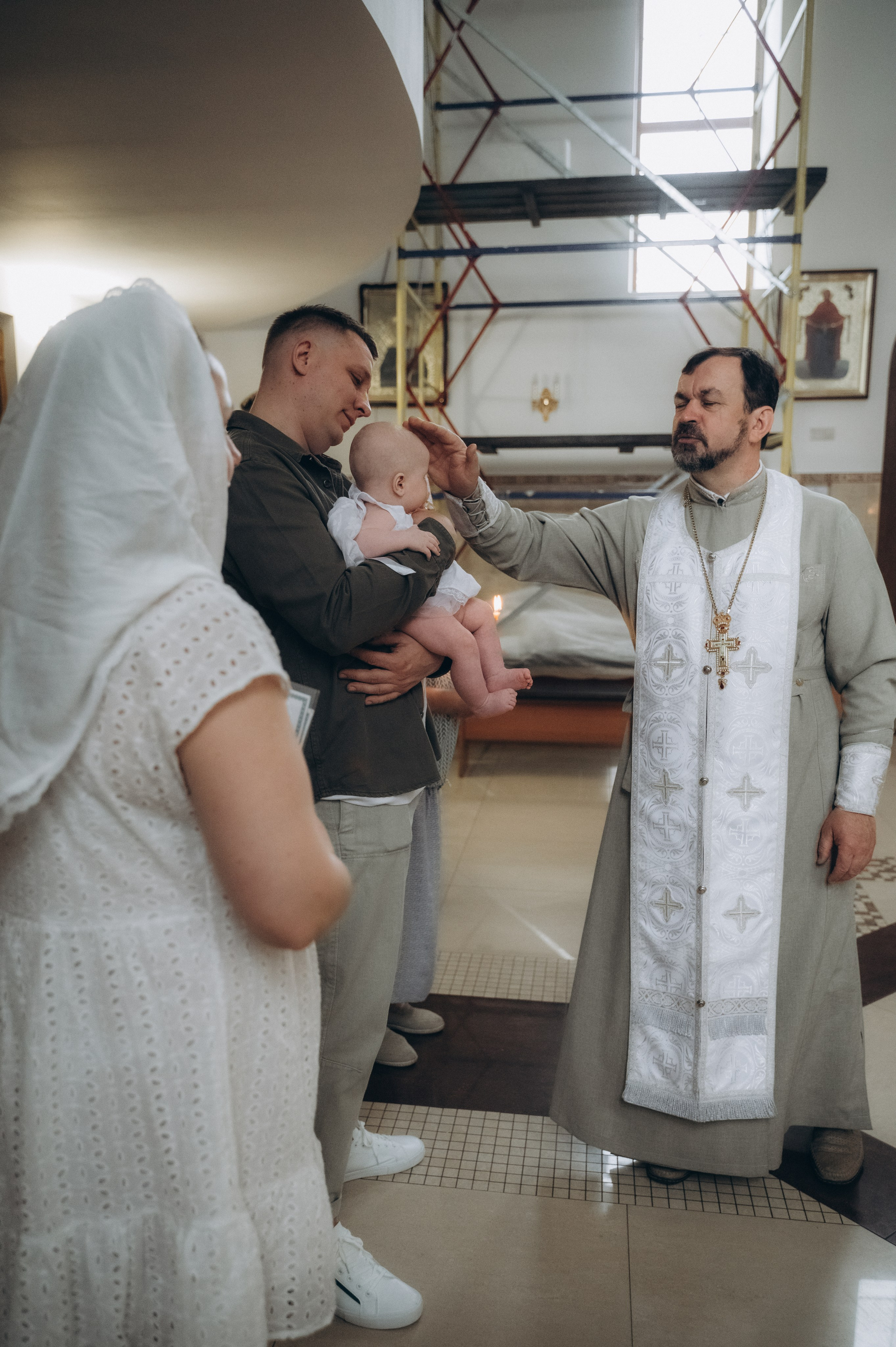 Крещение Корнелии (ХРАМ СВЯТИТЕЛЯ ЛУКИ КРЫМСКОГО). Семейный фотограф в Минске Дарья Дреко