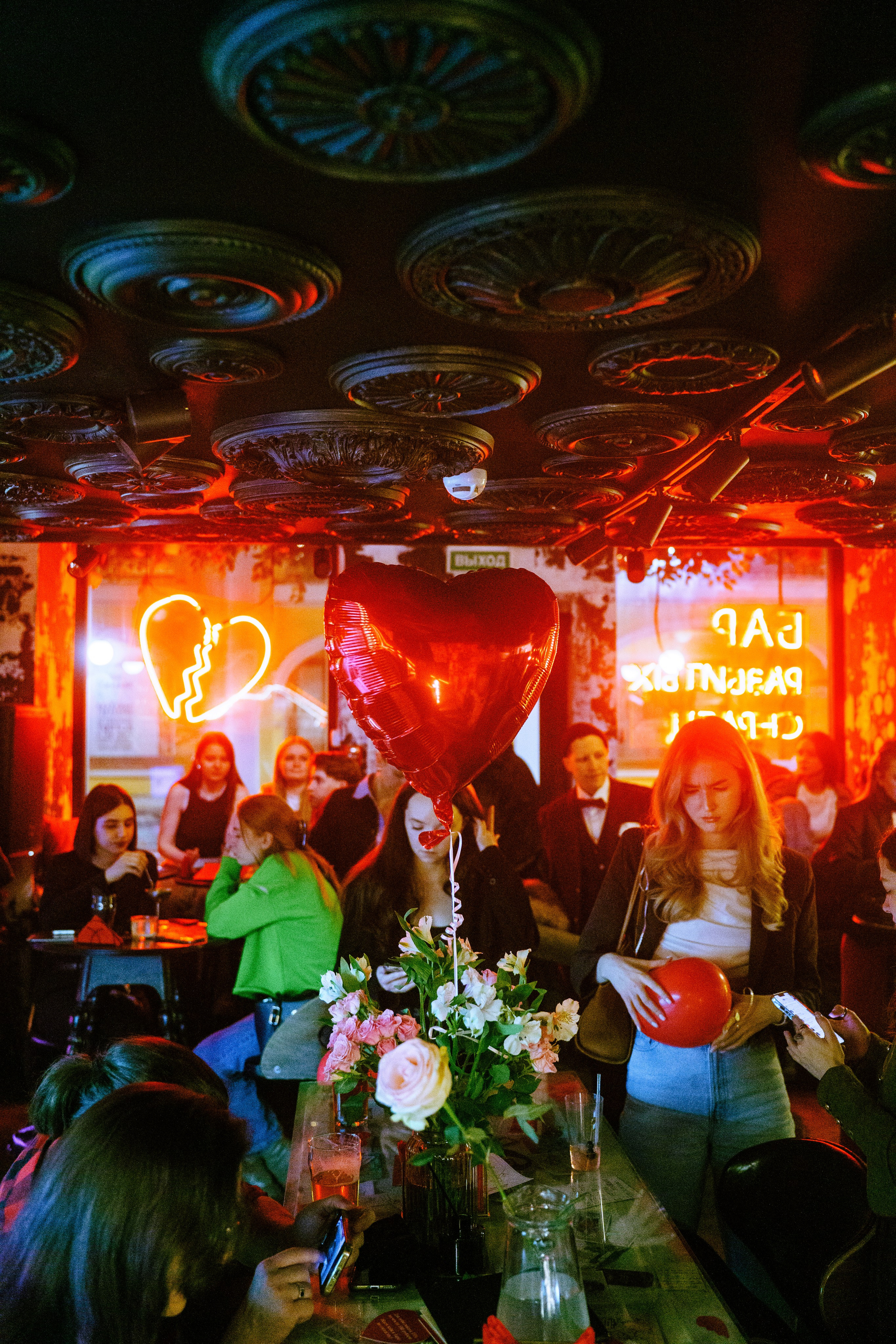 День святого Валентина в Баре разбитых сердец. Концертный и репортажный фотограф в Санкт-Петербурге Слава Пахомов