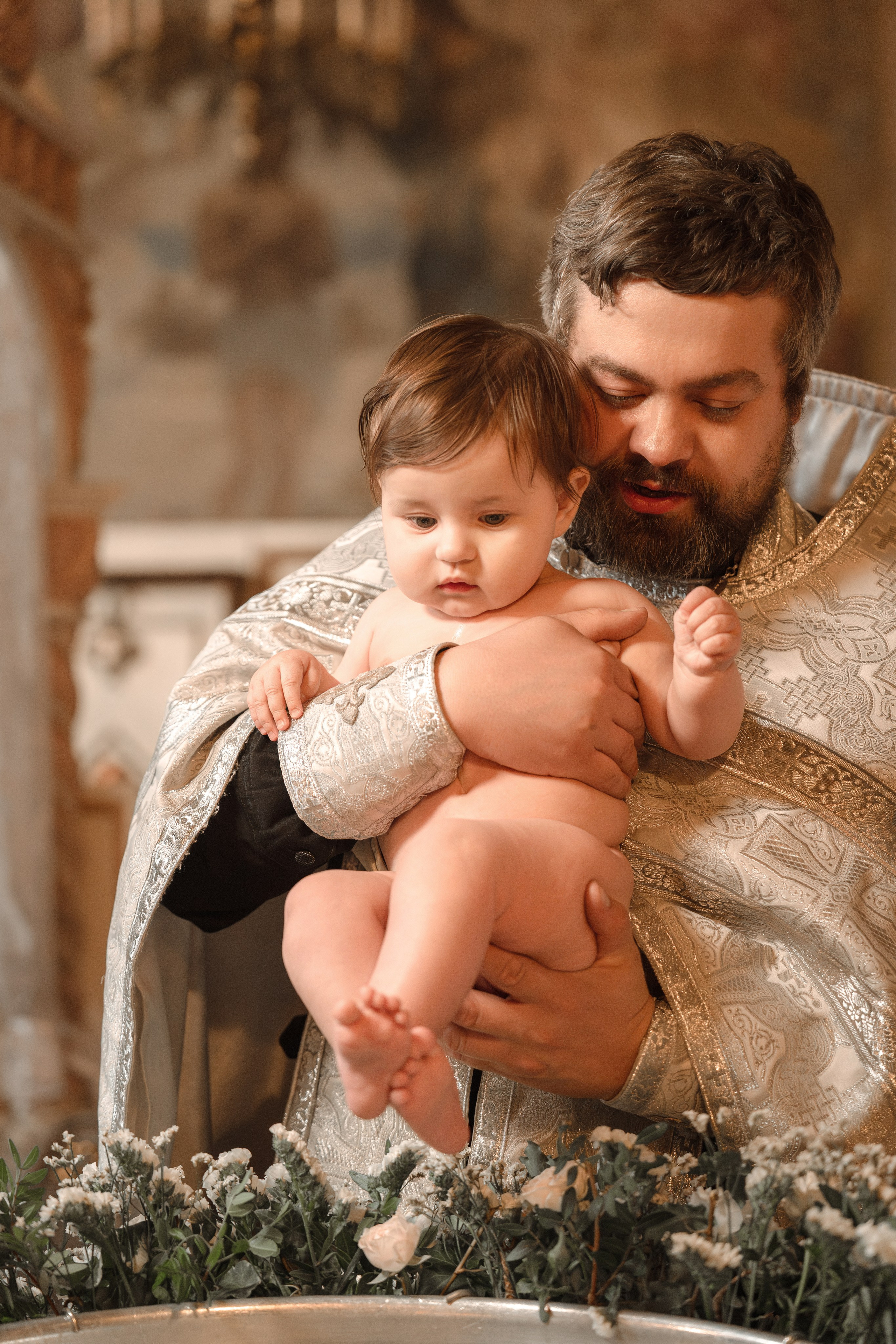 Крещение Вареньки в Храме Воскресения Словущего в Даниловской Слободе. Фото- и видеосъёмка крещения и венчания. Фотограф на крещение Москва