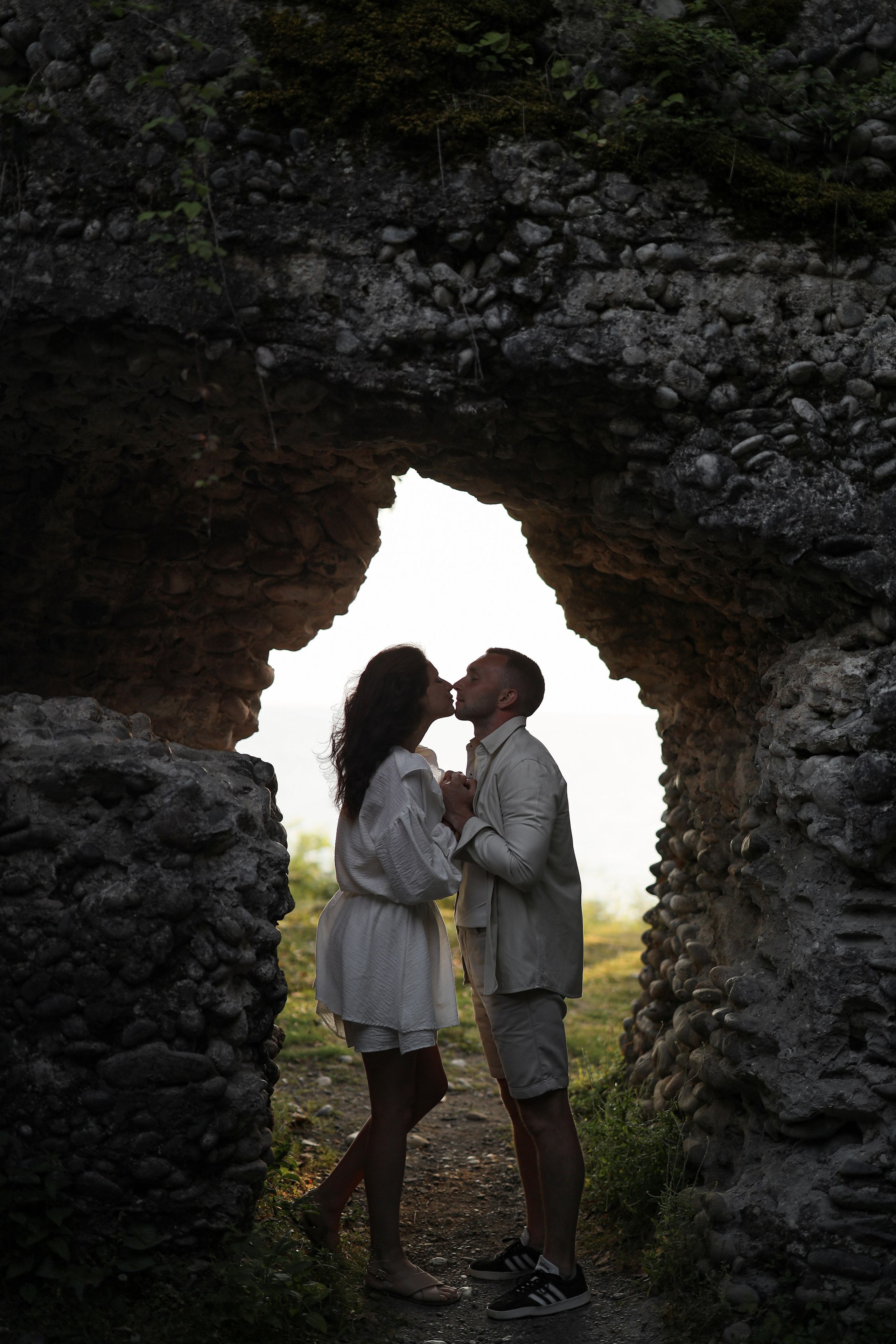 Фото — прогулка у крепости Сан Томазо. Абхазия. Свадебный и семейный фотограф в Абхазии Жанна Соснина