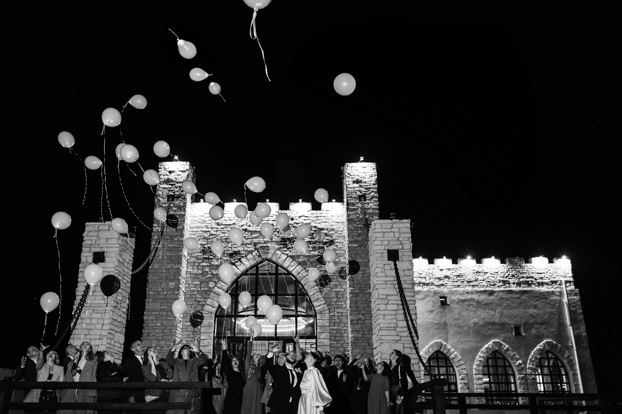 Свадьба для своих в Замке Шамони в Красноярске. Свадебный фотограф-видеограф в Красноярске Евгений Константинопольский