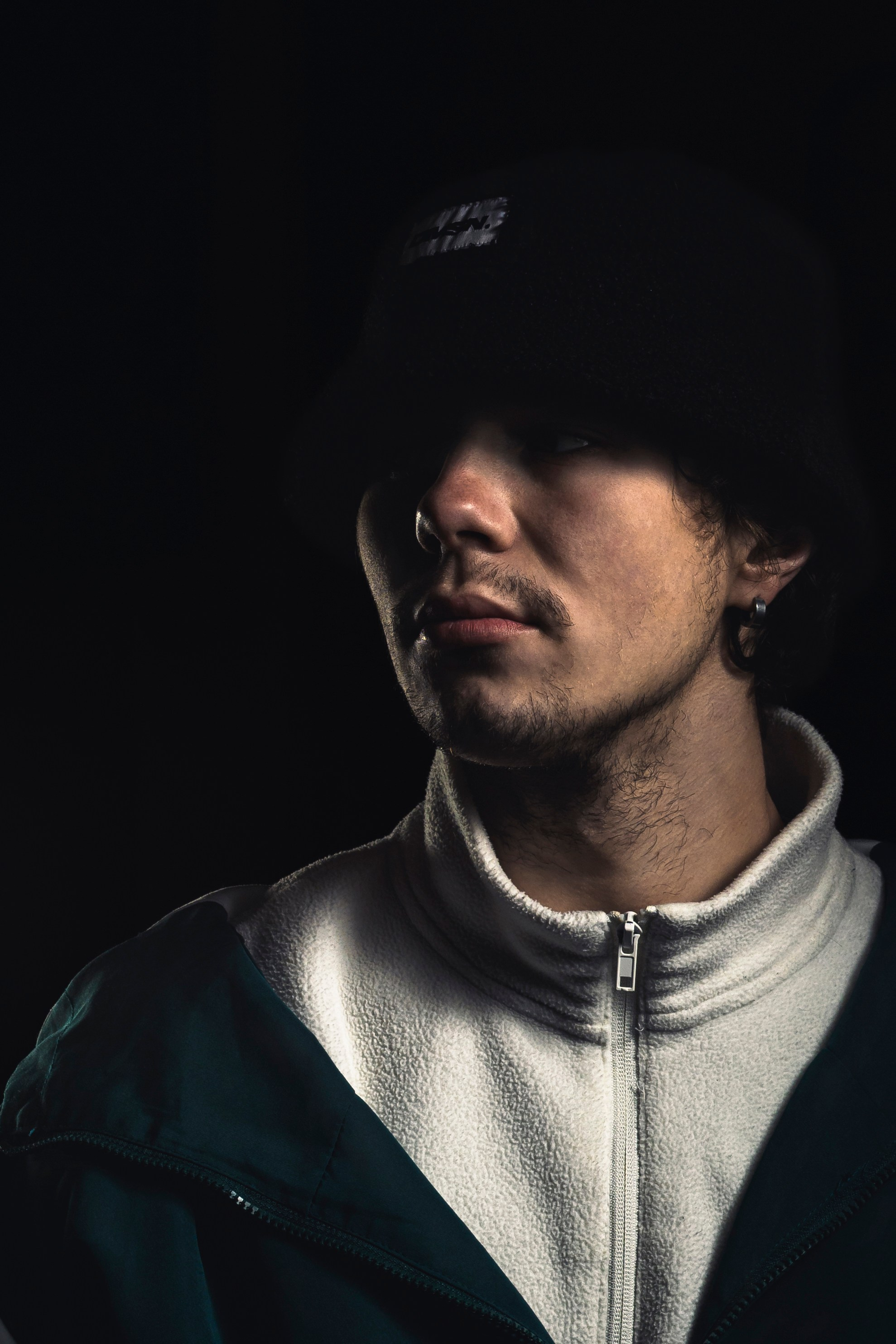 Мужской портрет в низком ключе