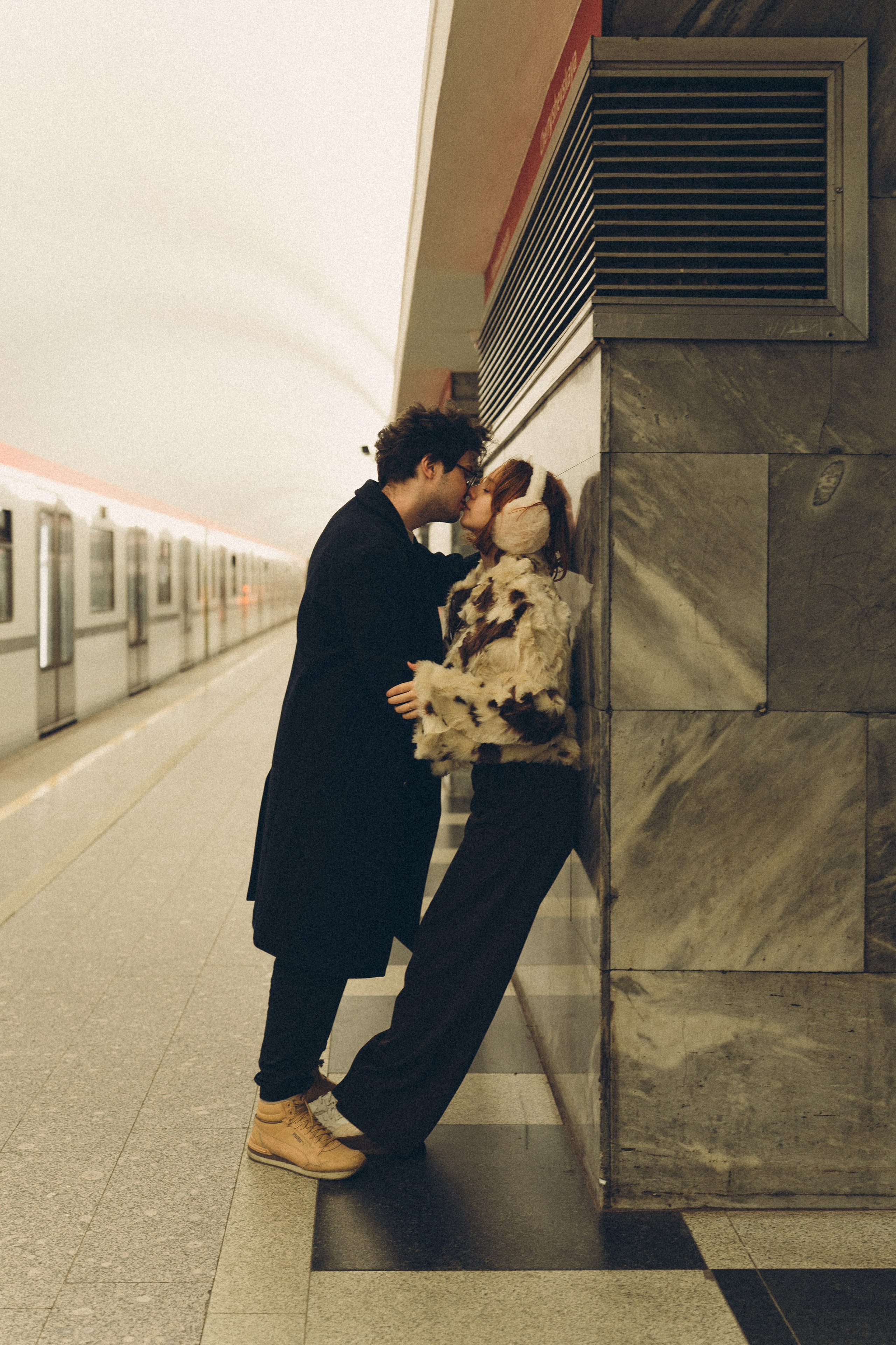 НОВОГОДНЯЯ ФОТОСЕСИИЯ ПАРЫ В МЕТРО ЛЮБОВЬ. Профессиональный фотограф, Санкт-Петербург — Виктория Богомолова