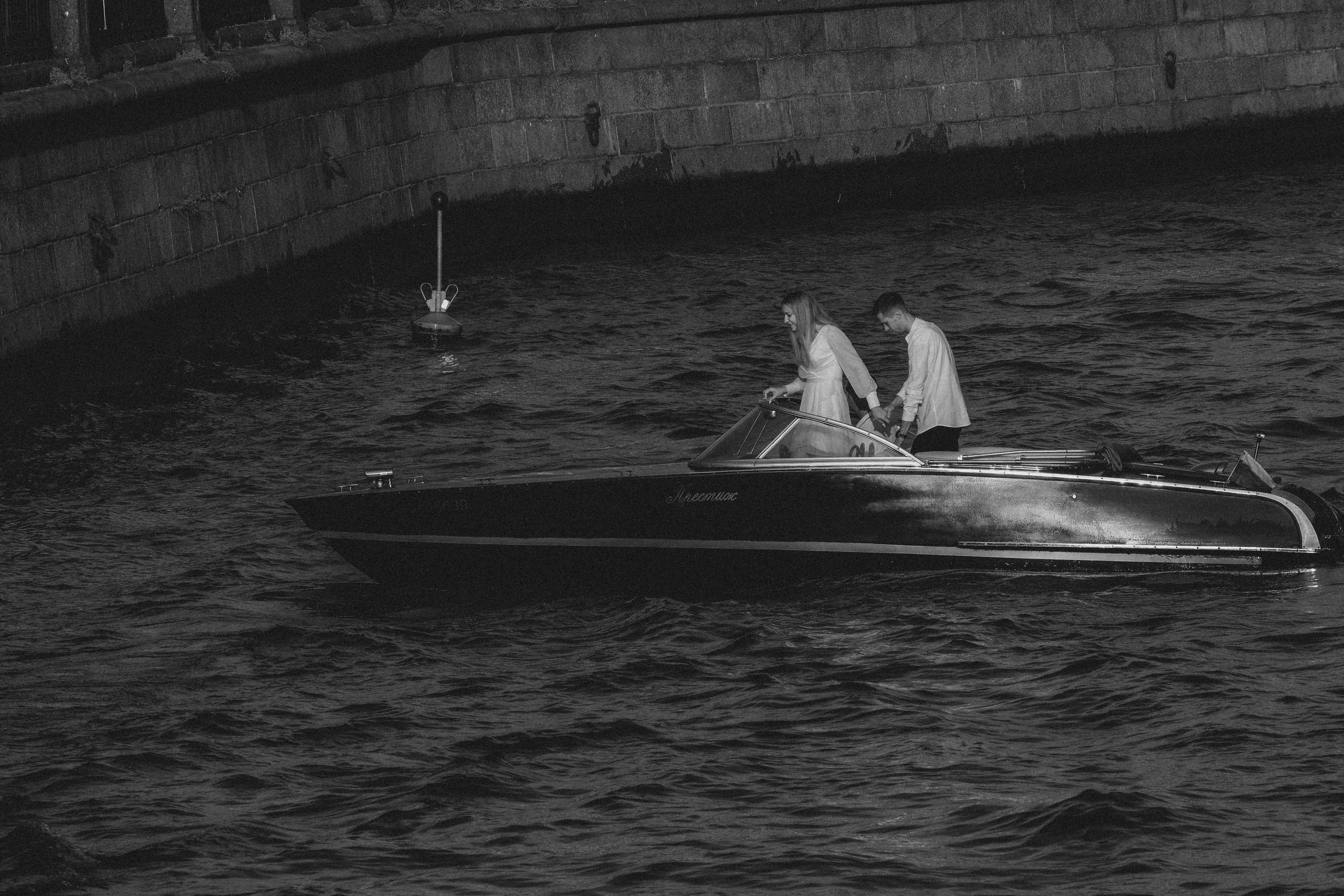СВАДЕНБНАЯ СЬЕМКА НА КАТЕРЕ ПО КАНАЛАМ САНКТ-ПЕТЕРБУРГА И В АКВАТОРИИ НЕВЫ. Профессиональный фотограф, Санкт-Петербург — Виктория Богомолова