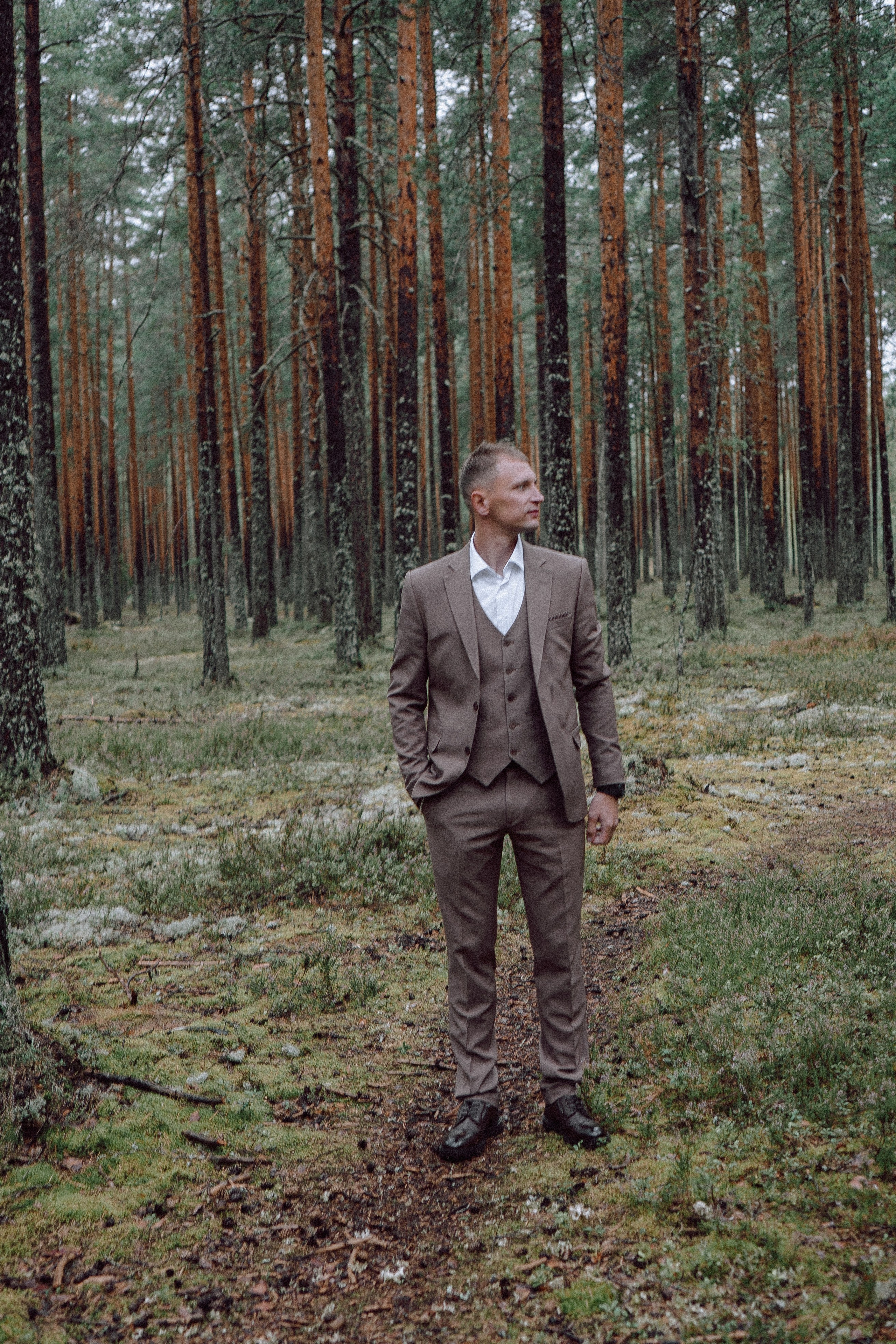 СВАДЕБНАЯ ФОТОСЕССИИЯ ПАРЫ В ГОРОДЕ ПРИОЗЕРСК В СОСНОВОМ ЛЕСУ И С ПИКАПОМ. Профессиональный фотограф, Санкт-Петербург — Виктория Богомолова