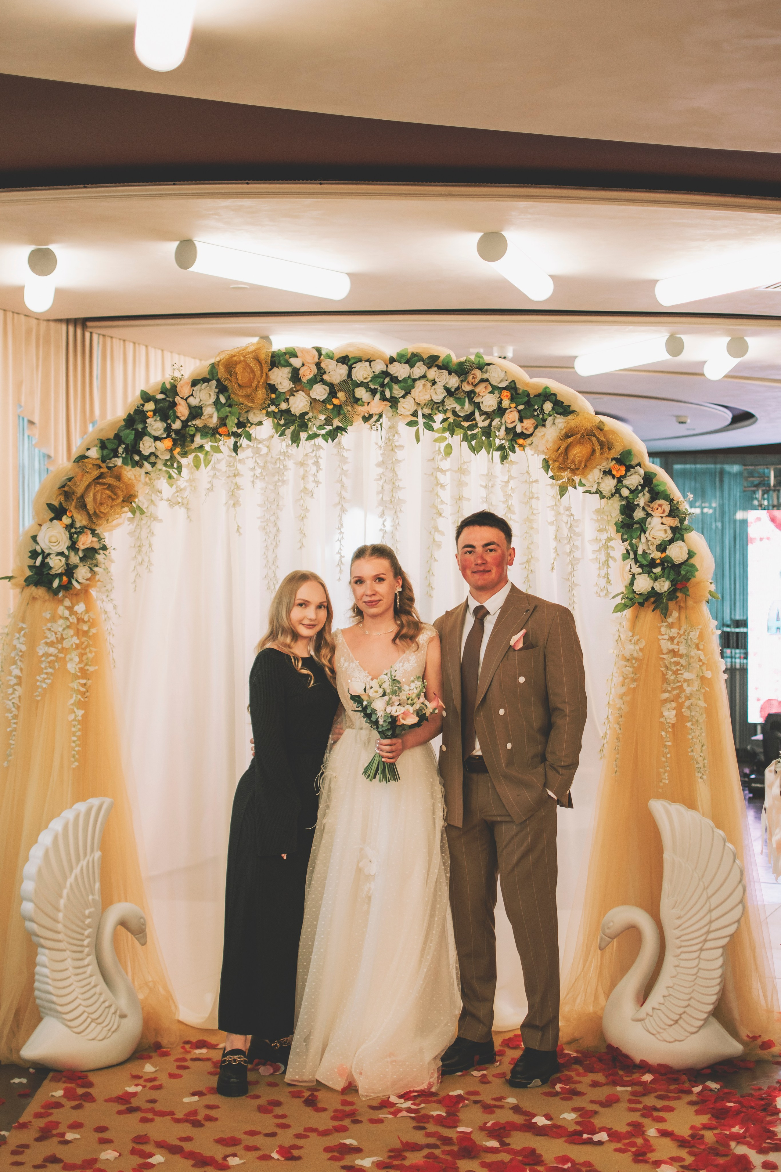 Альберт и Анастасия (Студийная фотосессия, роспись в ДК Нефтяник + фотосессия с гостями). Семейный и свадебный фотограф Губкинский и Ставрополь