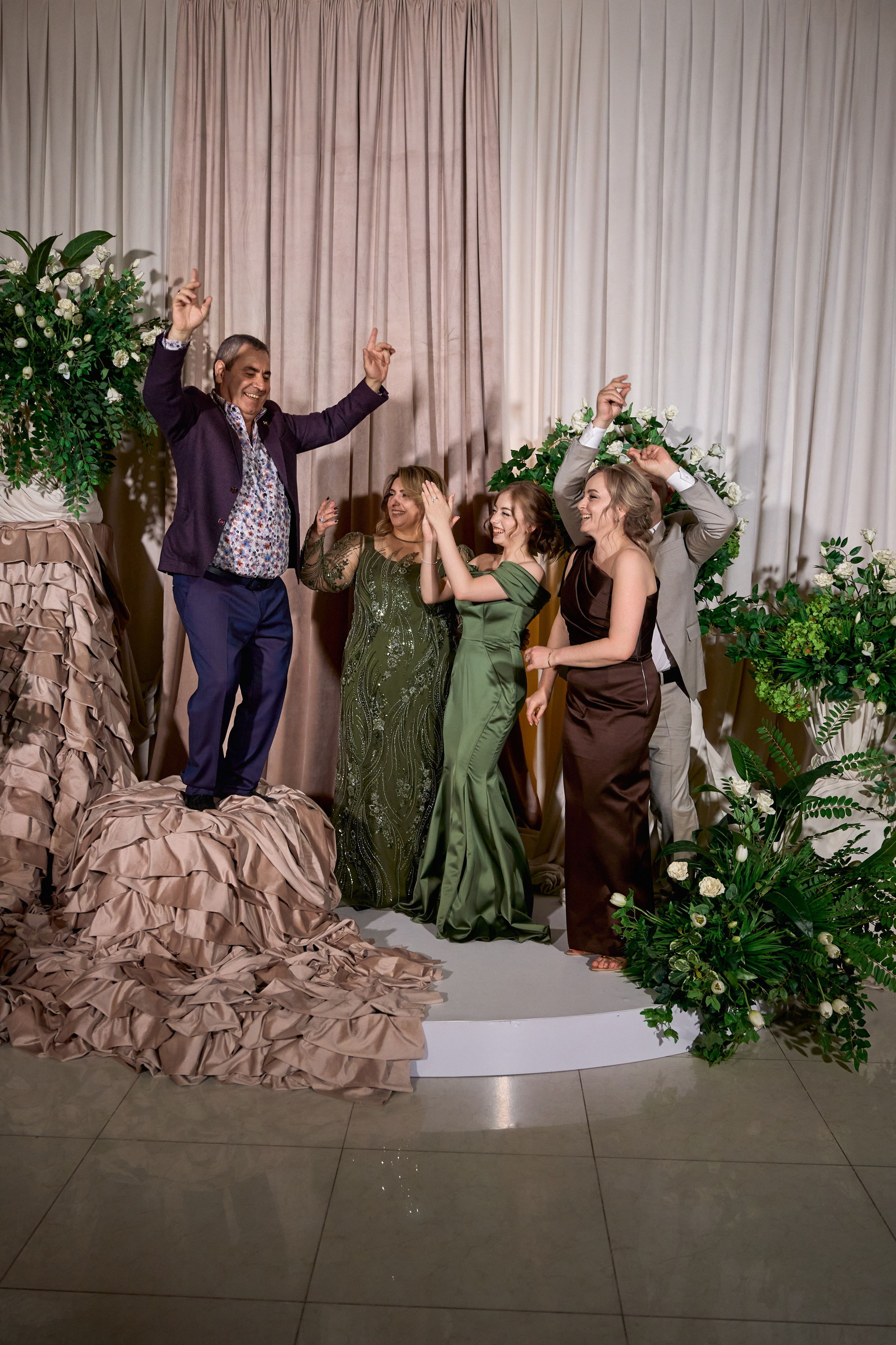 Красивое и чувственное сватовство Рафаэля & Алины в GOLDEN PALACE от ТВИНС СТУДИО. ТВИНС СТУДИО — лучшие свадебные фотографы и видеографы в Краснодаре