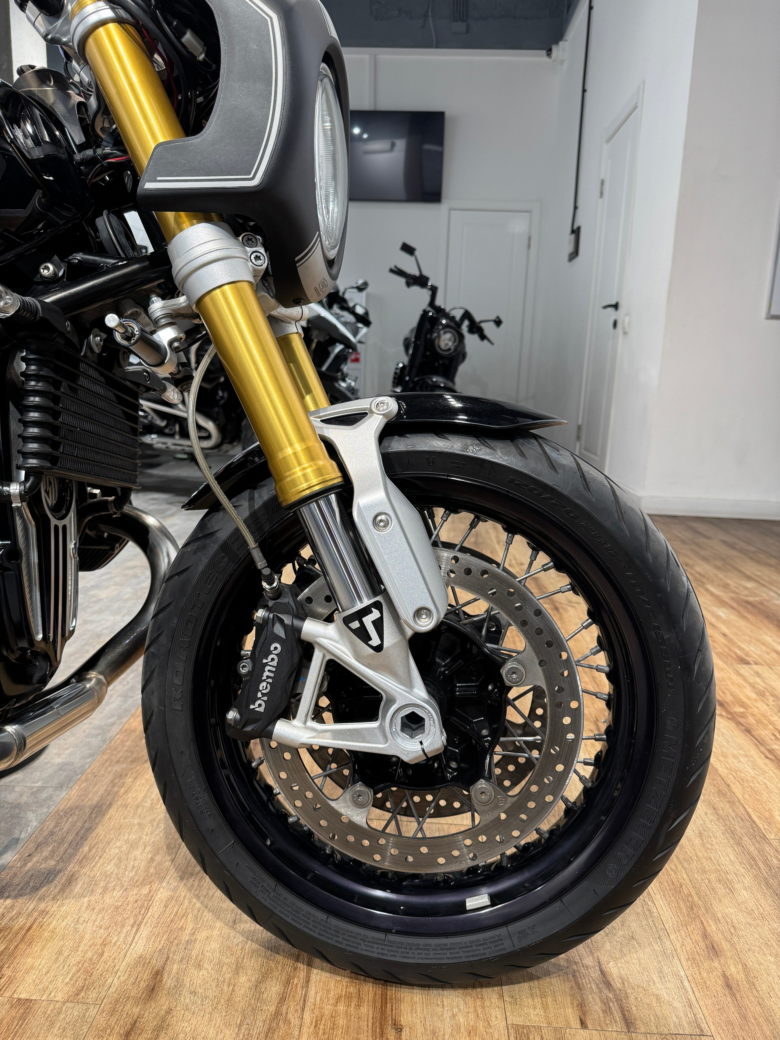 BMW R Nine T (Corbin Cafe Racer). Hello Davidson, Москва. Только хорошие мотоциклы…