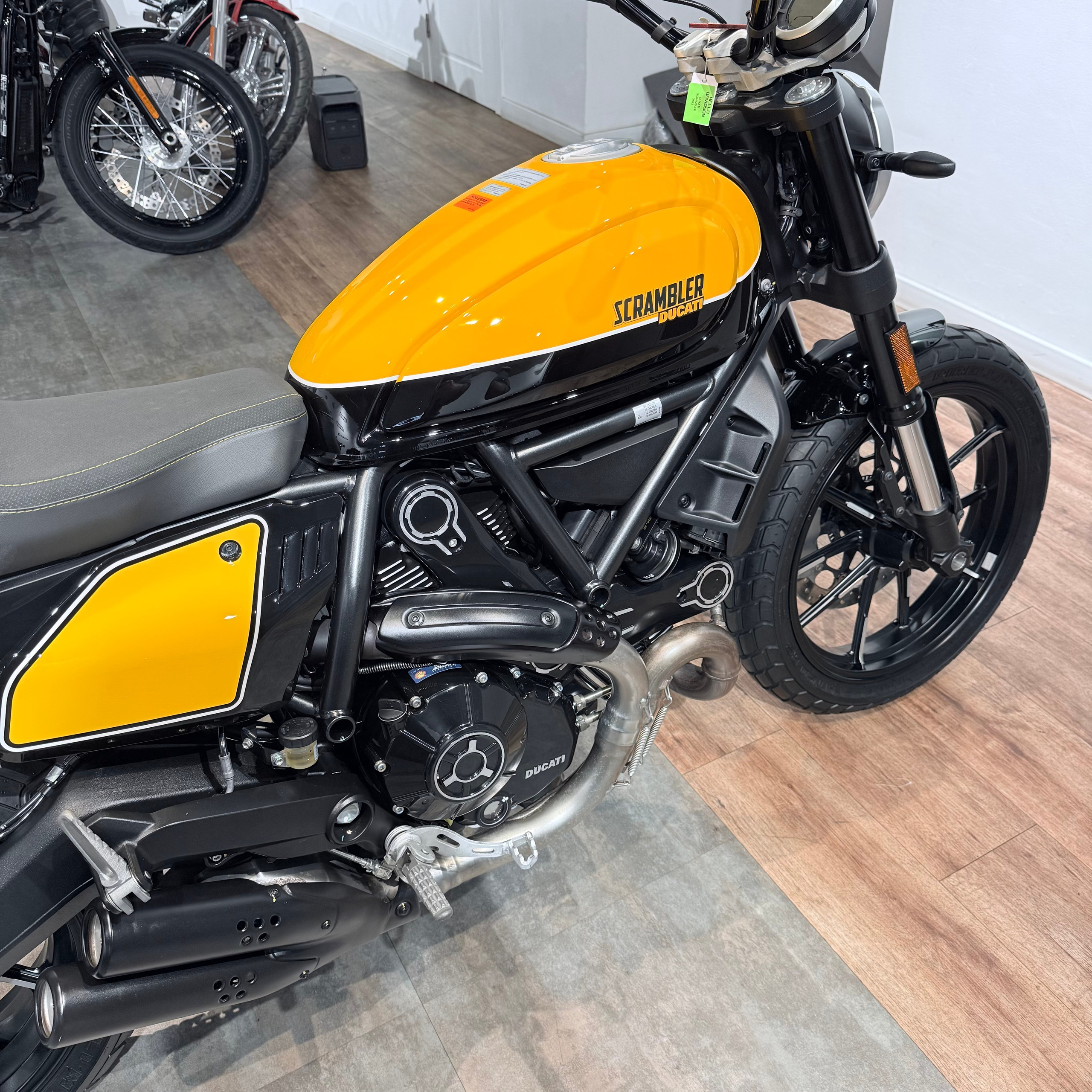NЕW 2020 DUСАTI Scrambler Shining Blасk Yеllow. Hello Davidson, Москва. Только хорошие мотоциклы…