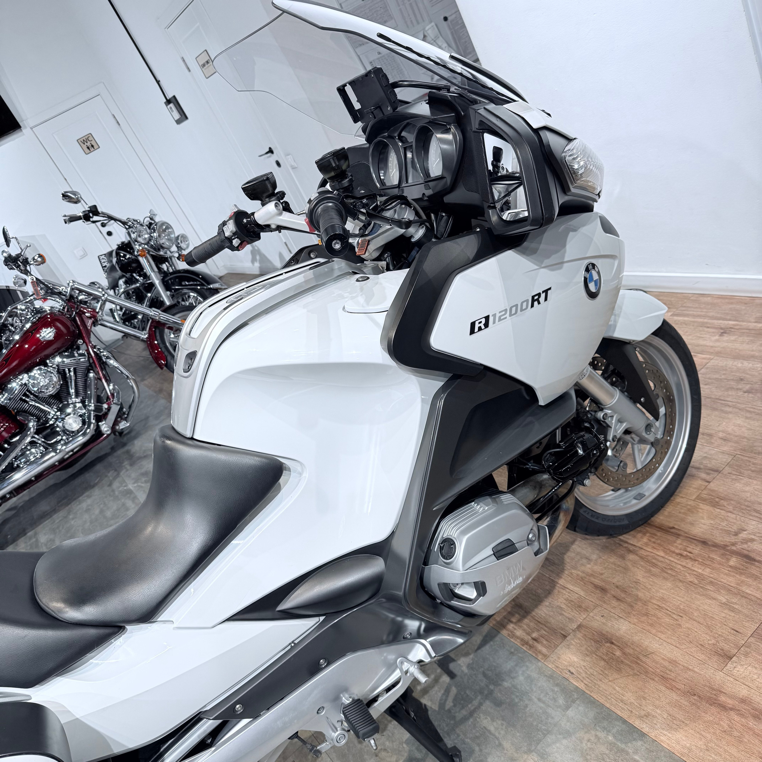 2011 ВМW R1200RТ Alpine White. Hello Davidson, Москва. Только хорошие мотоциклы…