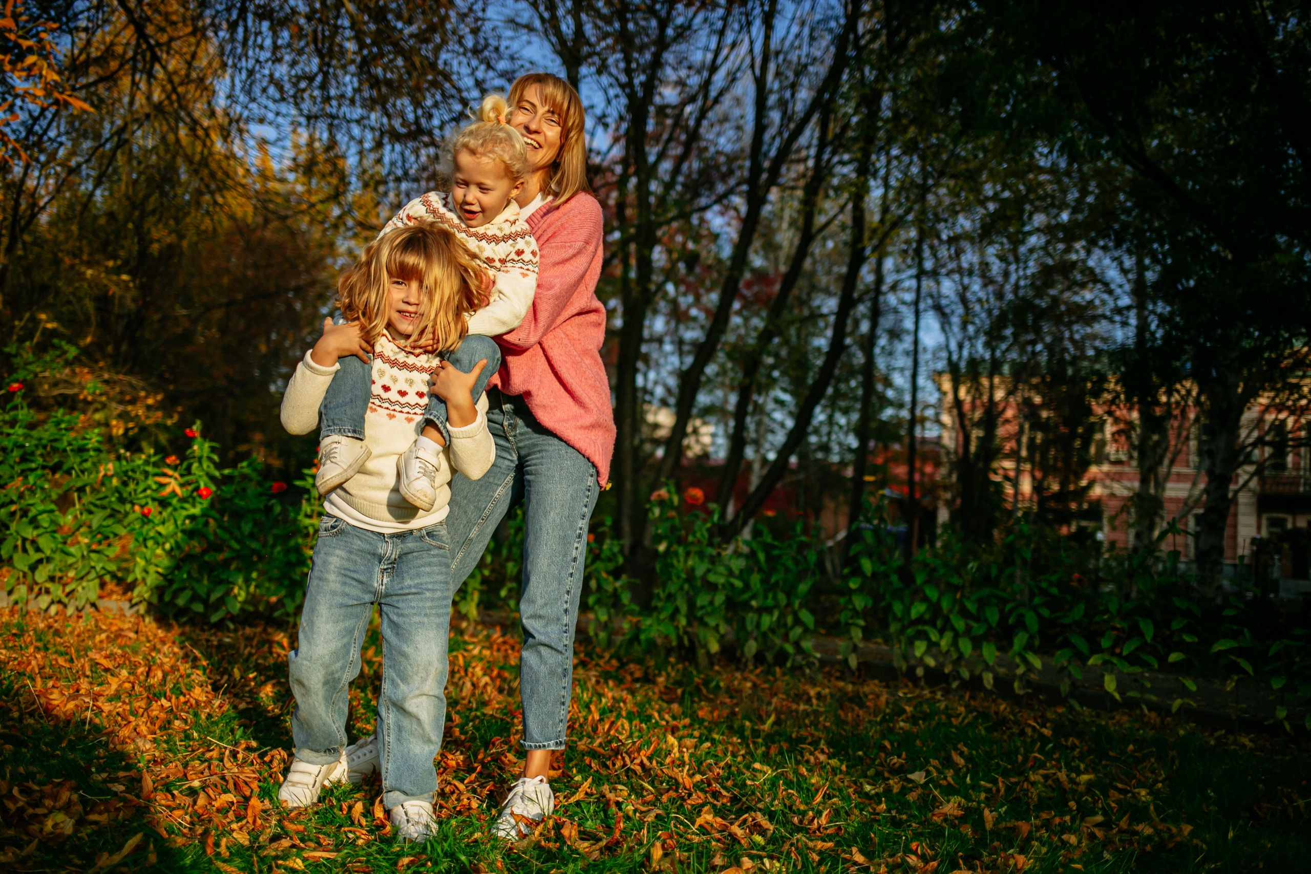 Юля, Анюта, Есения