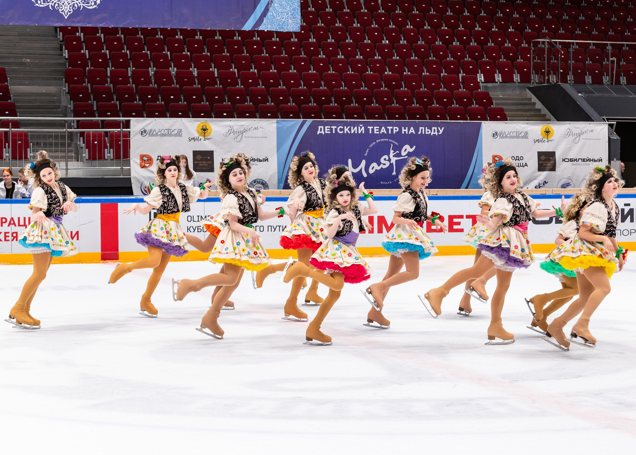 VII Ежегодный фестиваль массовых танцев на льду и фигурного катания «Петровский лёд» Санкт-Петербург 2024. Репортажный фотограф в Москве